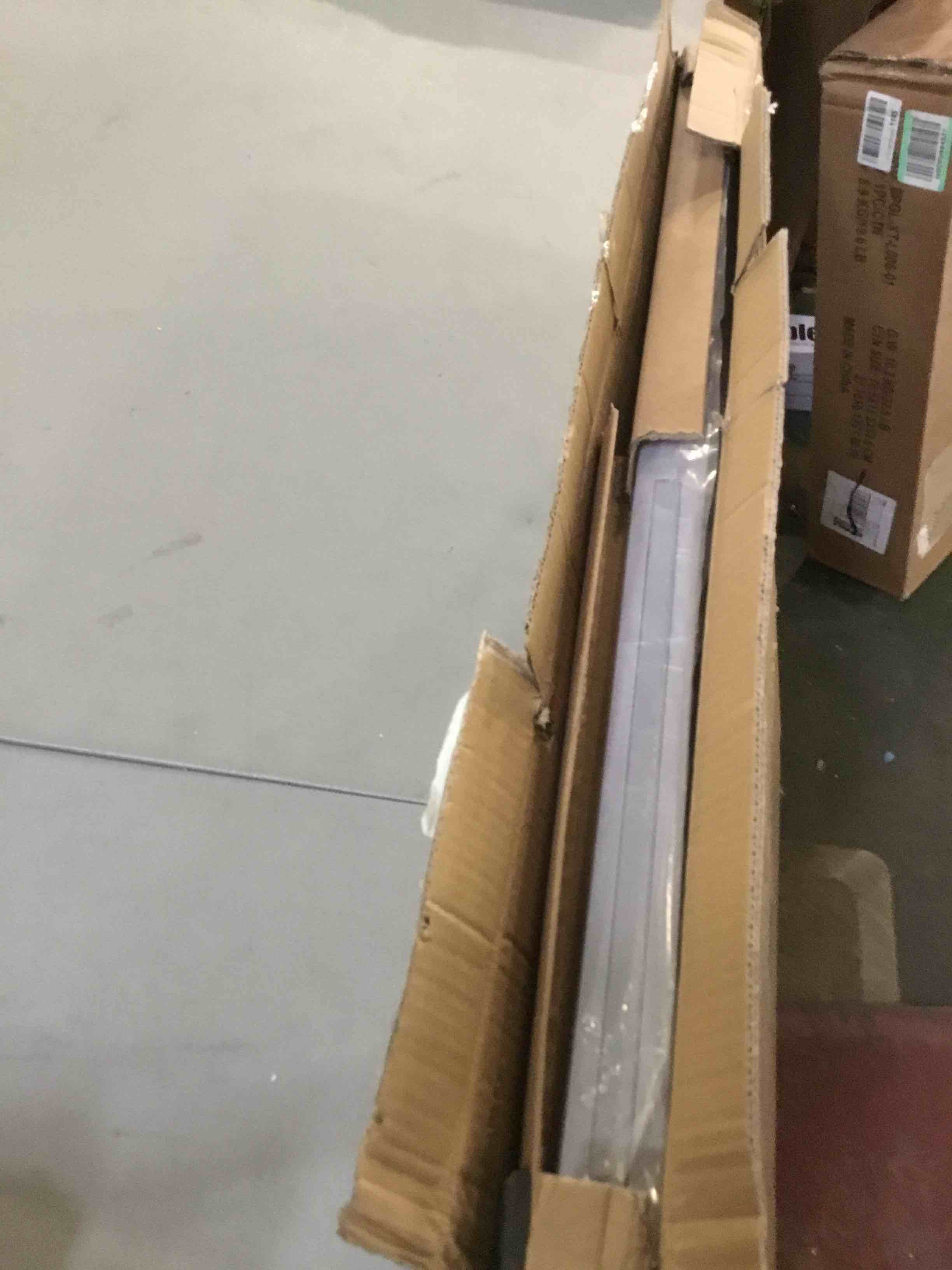 https://s3.amazonaws.com/lotting-images-prod/bidfta/BLU5539814_1703188340665.jpeg
