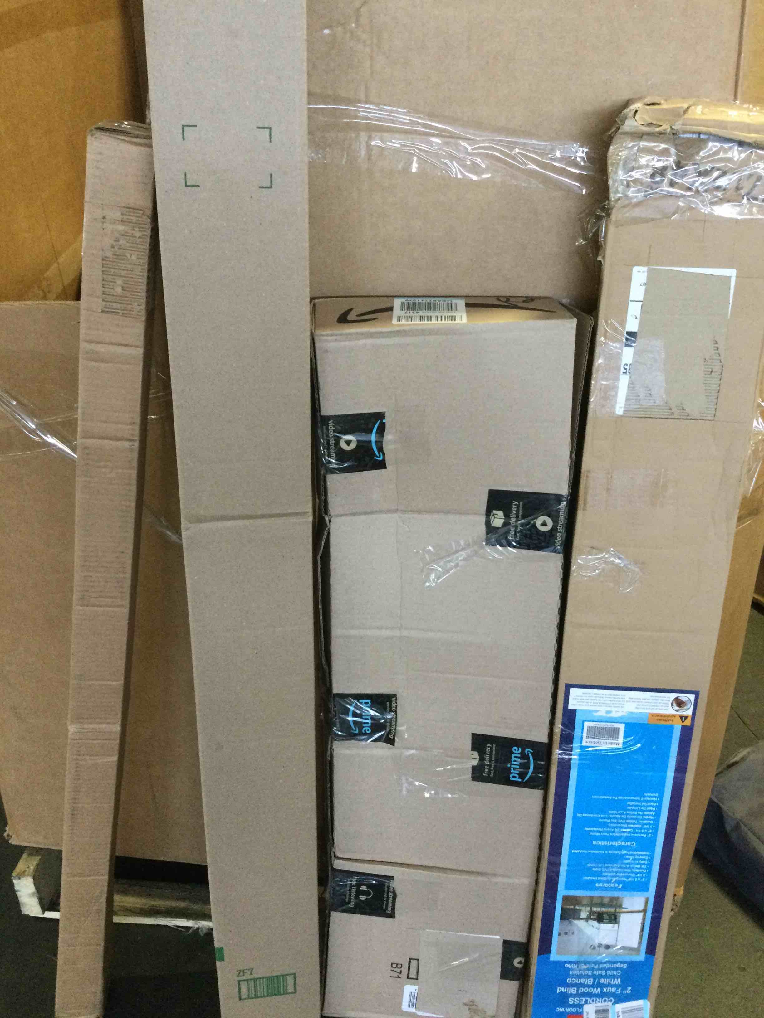 Assorted of  Products for the Maintenance or Decoration of the Home (it can include a variety of sizes and models)