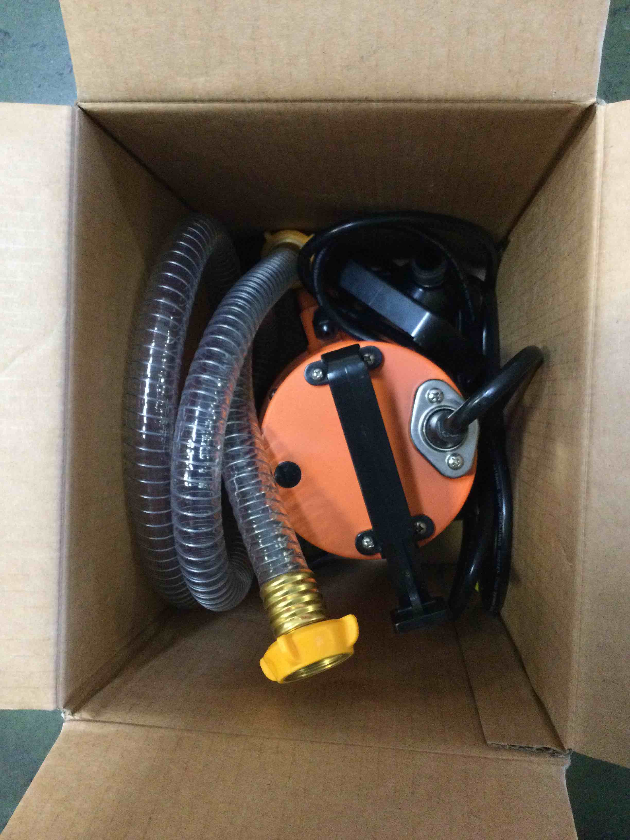 https://s3.amazonaws.com/lotting-images-prod/bidfta/BLU5552374_1697038559551.jpeg