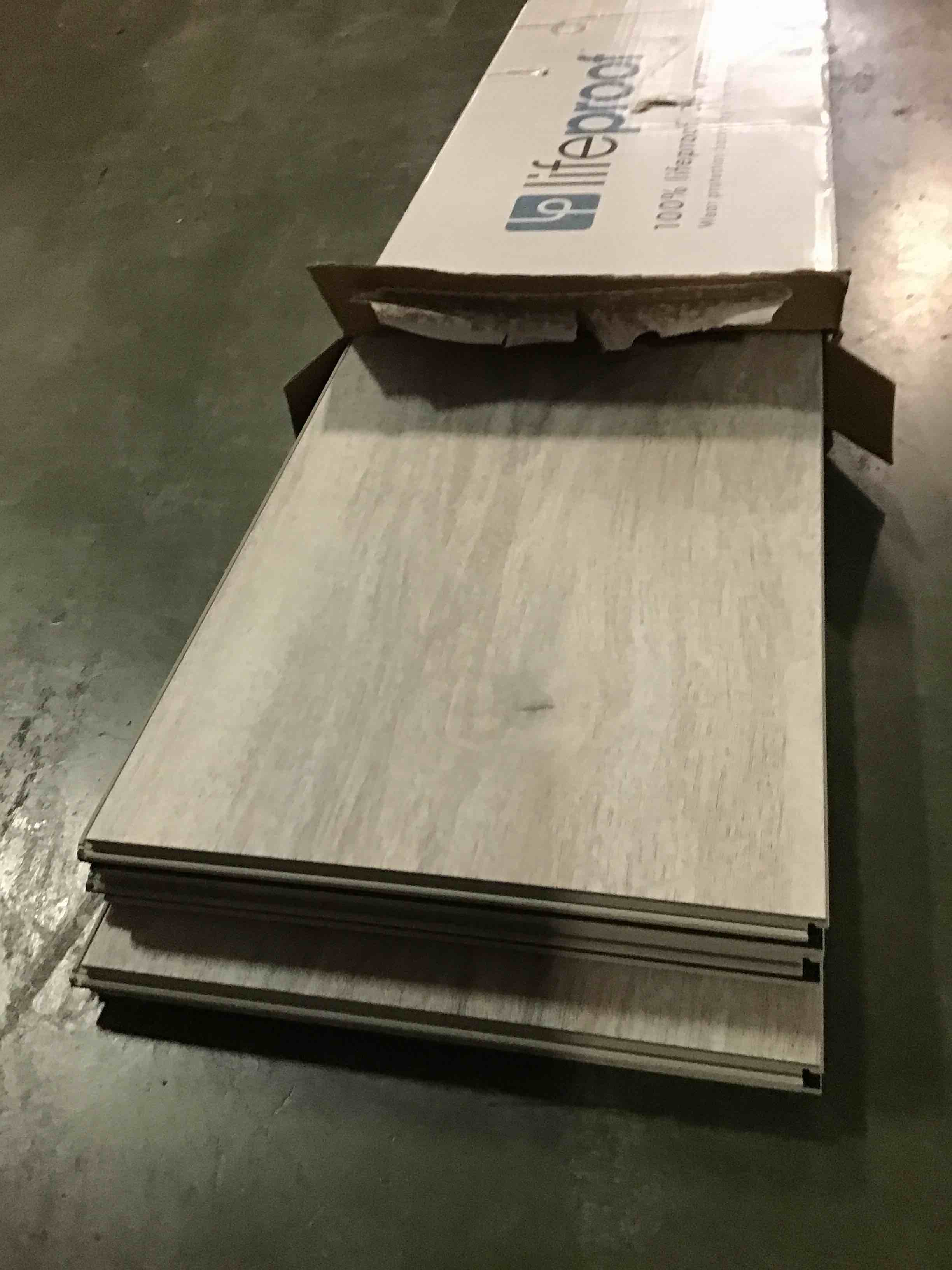 https://s3.amazonaws.com/lotting-images-prod/bidfta/BLU5552429_1697111749326.jpeg