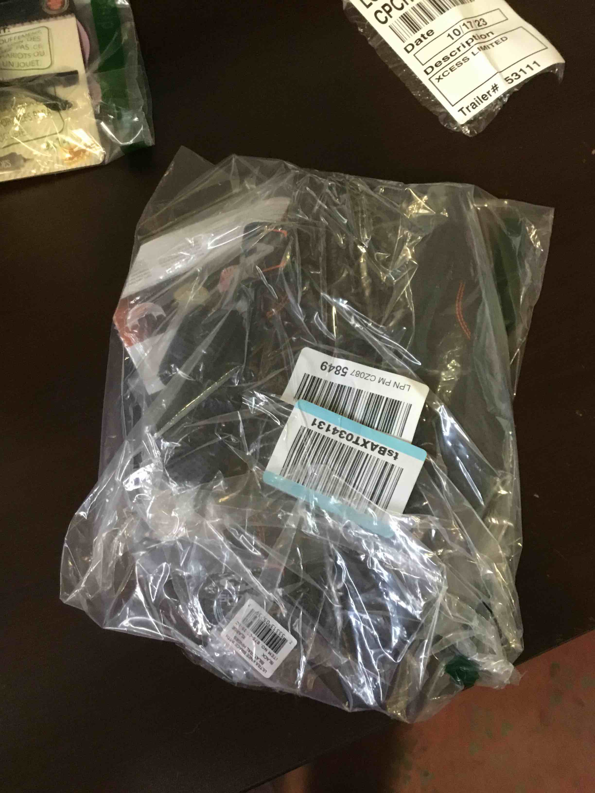 https://s3.amazonaws.com/lotting-images-prod/bidfta/BLU5552725_1697633504232.jpeg