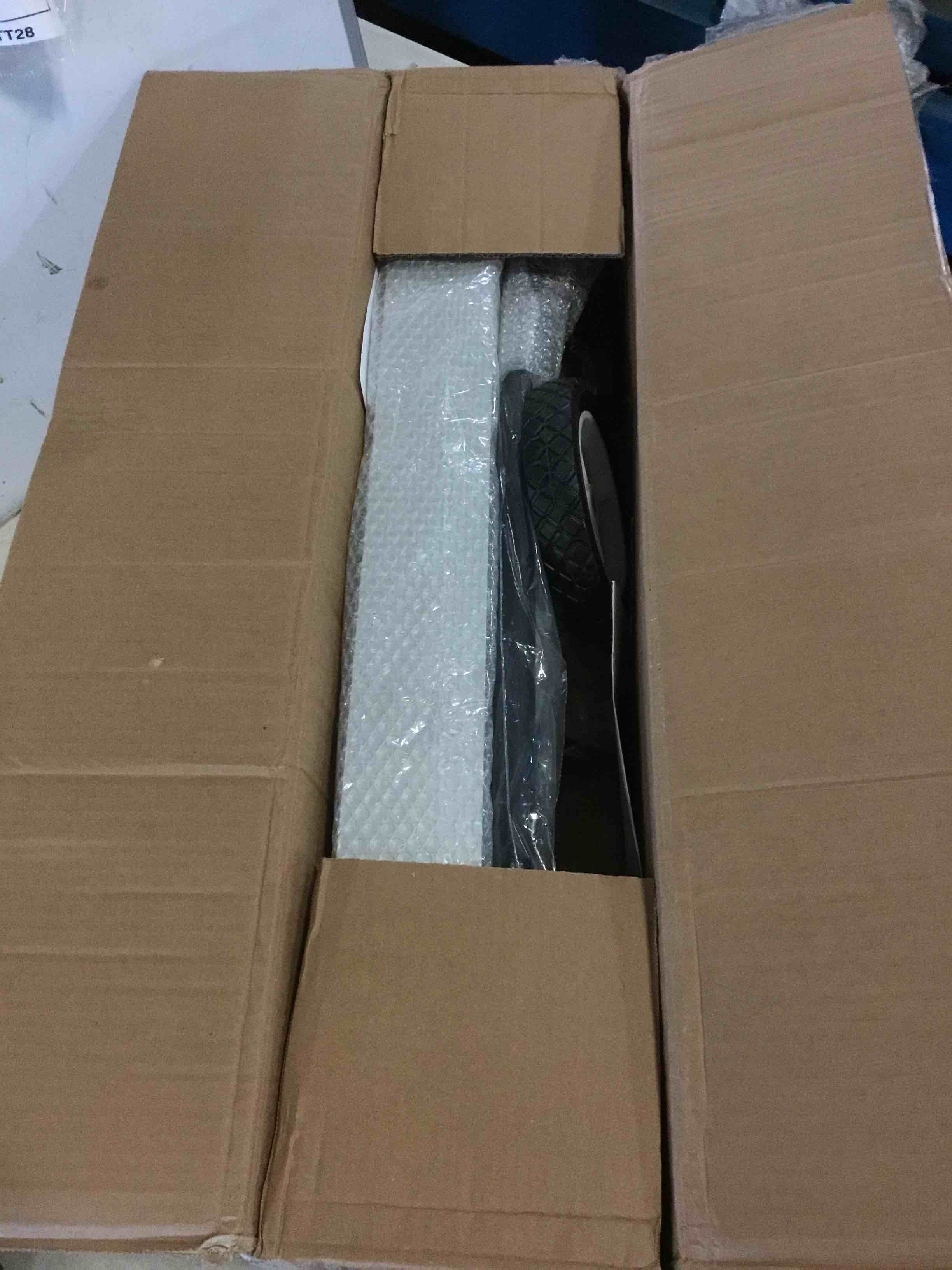 https://s3.amazonaws.com/lotting-images-prod/bidfta/BLU5553488_1696857600750.jpeg