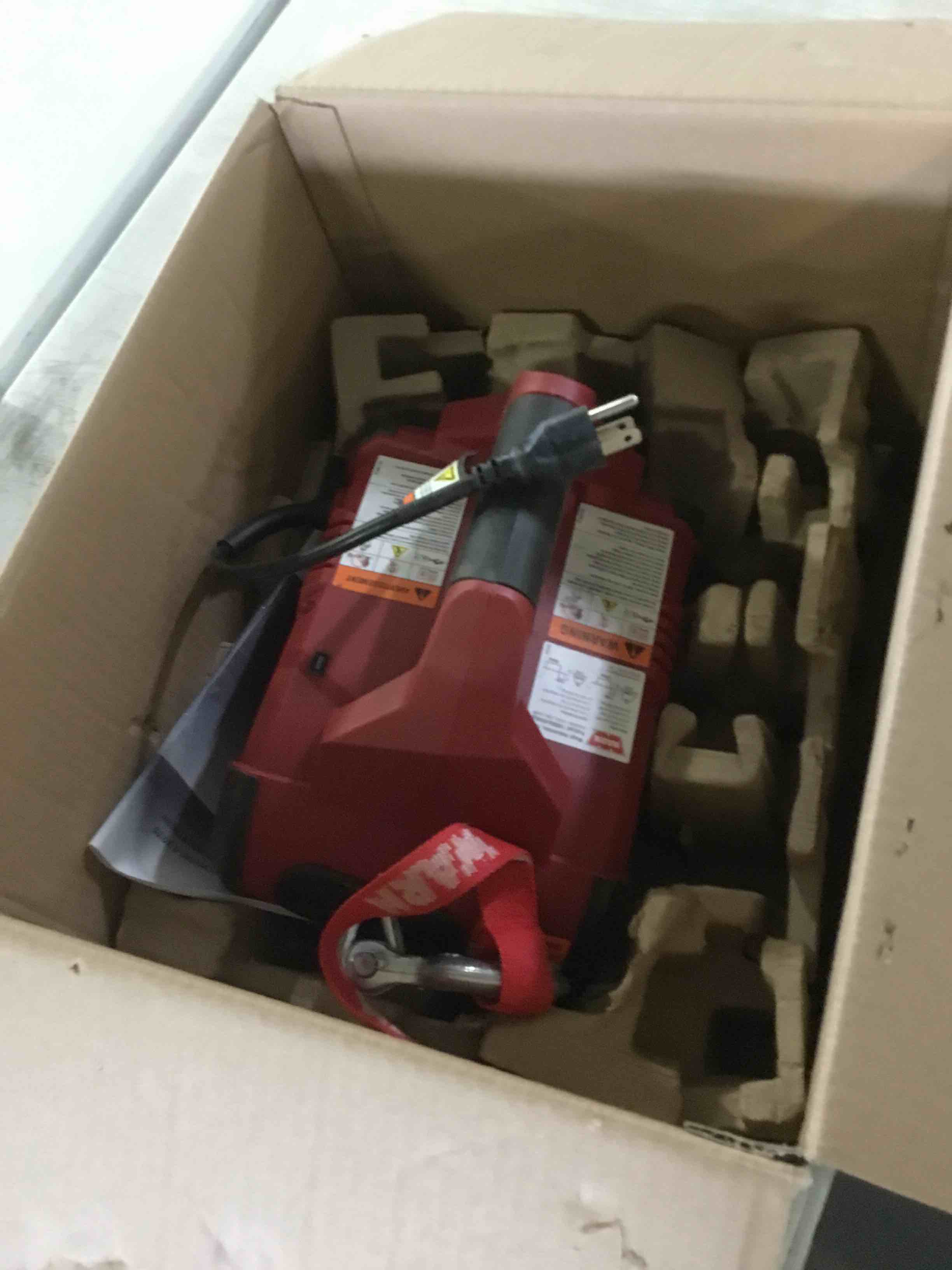 https://s3.amazonaws.com/lotting-images-prod/bidfta/BLU5554328_1697228477814.jpeg