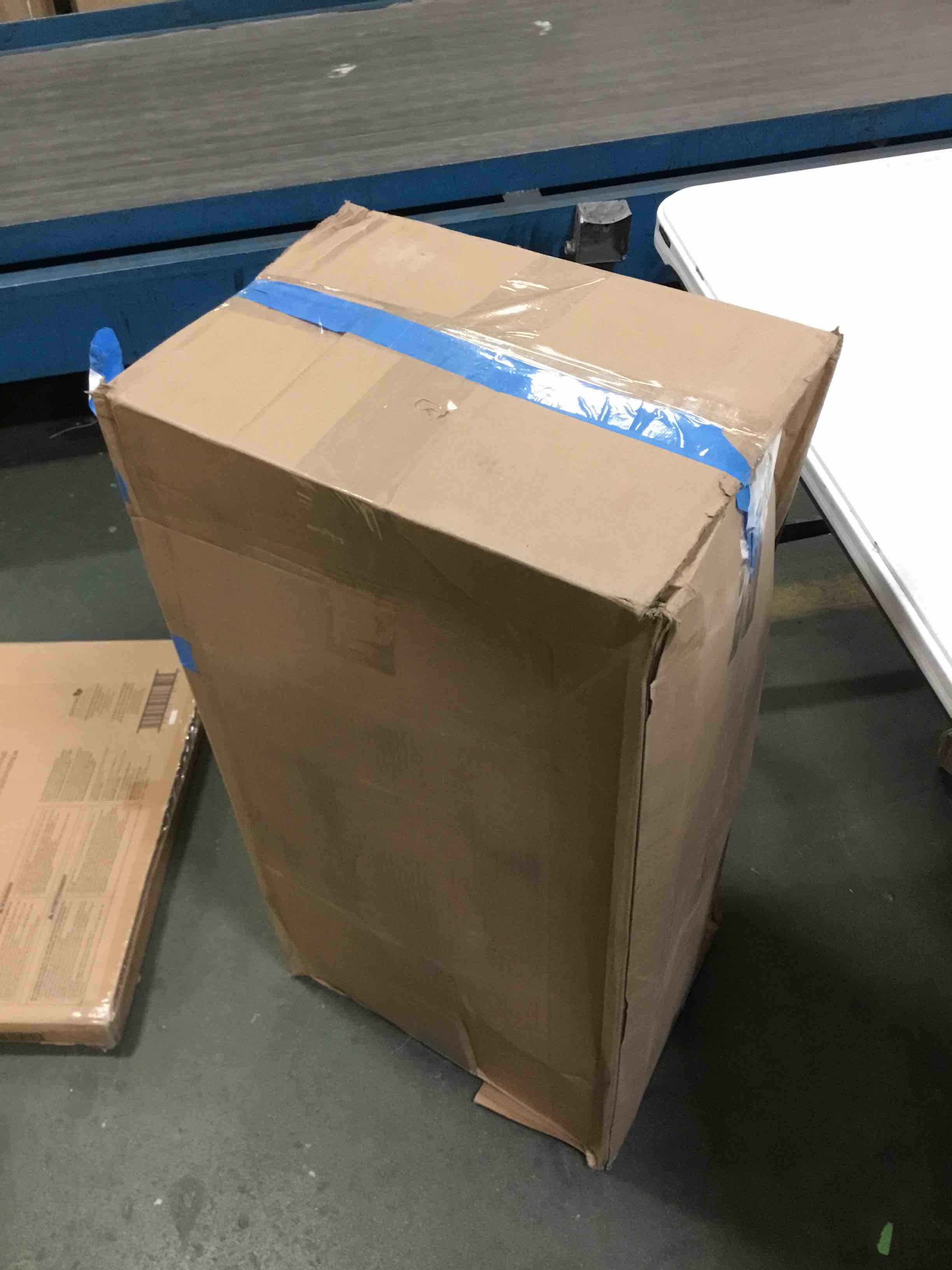 https://s3.amazonaws.com/lotting-images-prod/bidfta/BLU5554705_1697546639529.jpeg