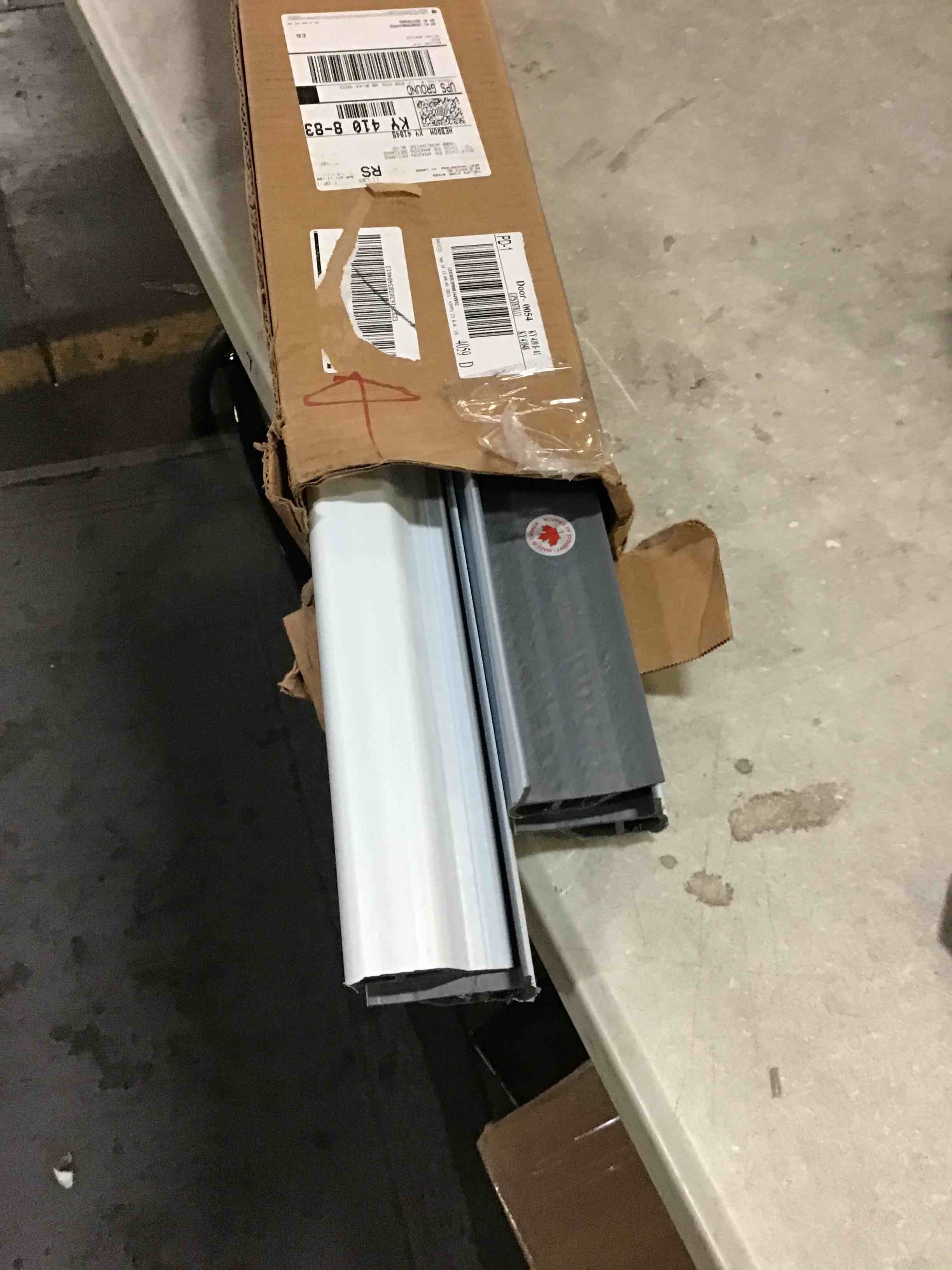 https://s3.amazonaws.com/lotting-images-prod/bidfta/BLU5555230_1696433501203.jpeg