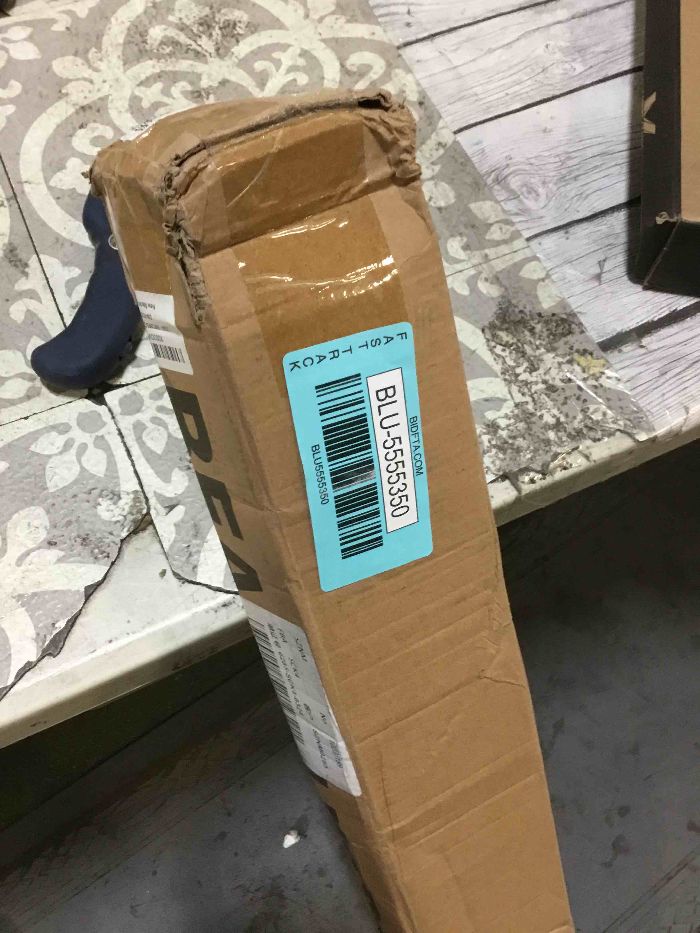 https://s3.amazonaws.com/lotting-images-prod/bidfta/BLU5555350_1696509252414.jpeg