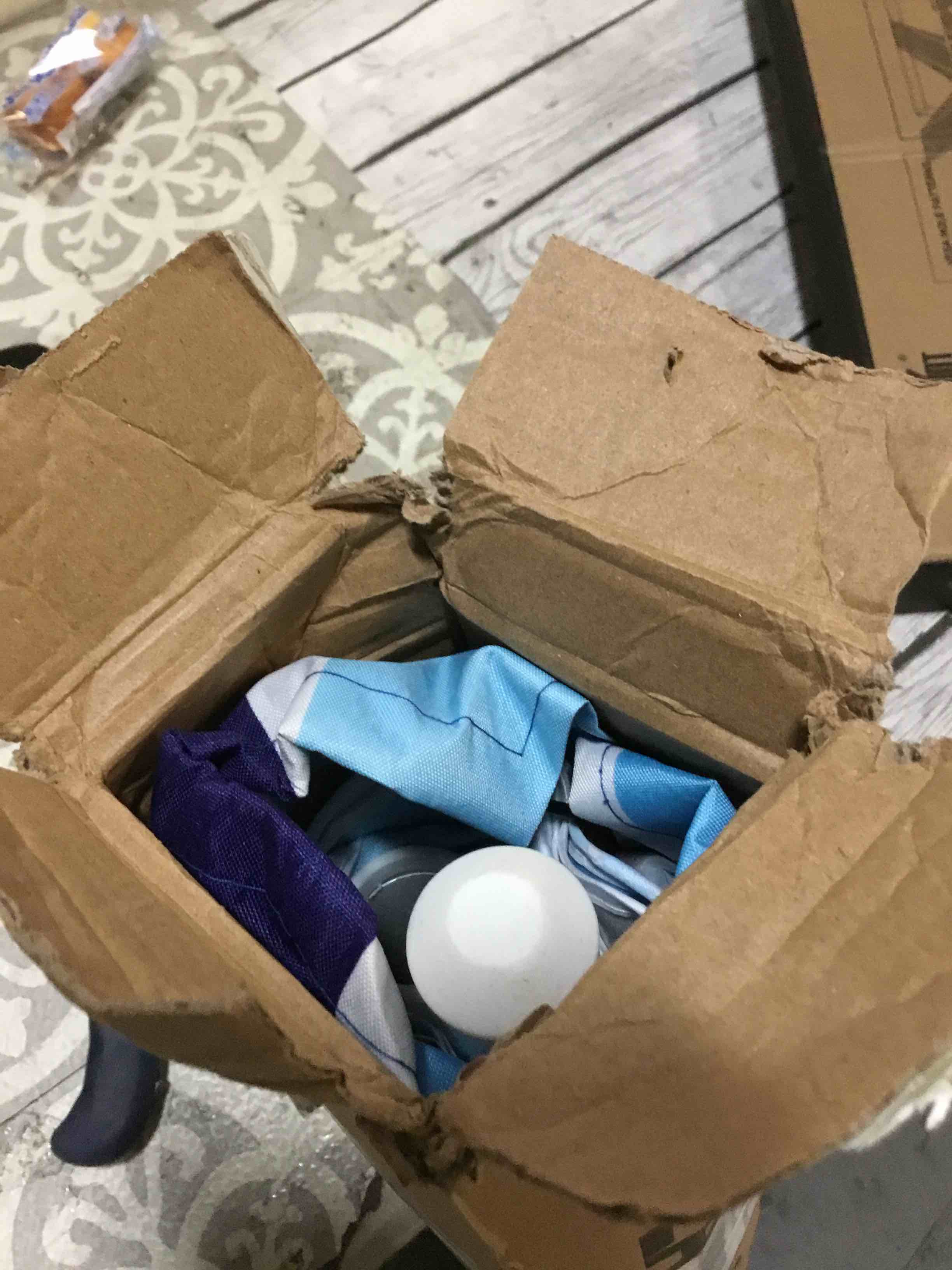 https://s3.amazonaws.com/lotting-images-prod/bidfta/BLU5555350_1696509284285.jpeg