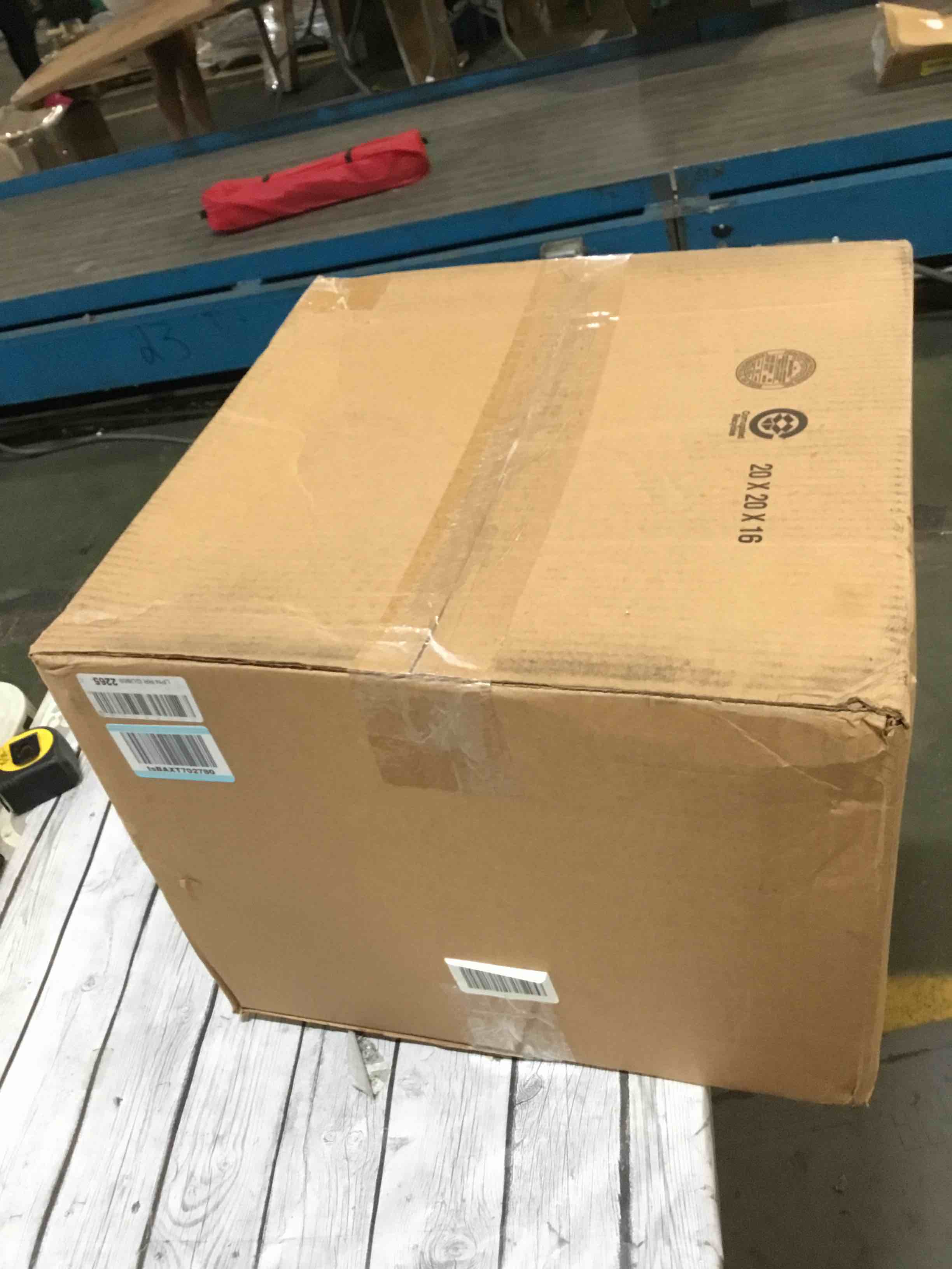 https://s3.amazonaws.com/lotting-images-prod/bidfta/BLU5555481_1696529895174.jpeg
