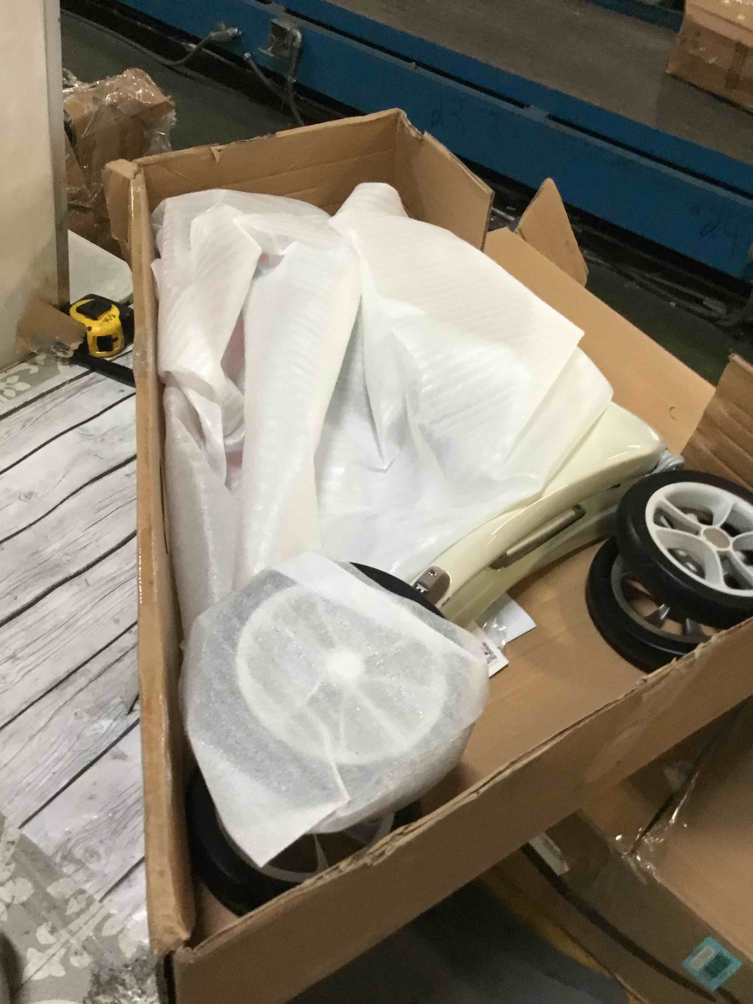 https://s3.amazonaws.com/lotting-images-prod/bidfta/BLU5555495_1696532116907.jpeg