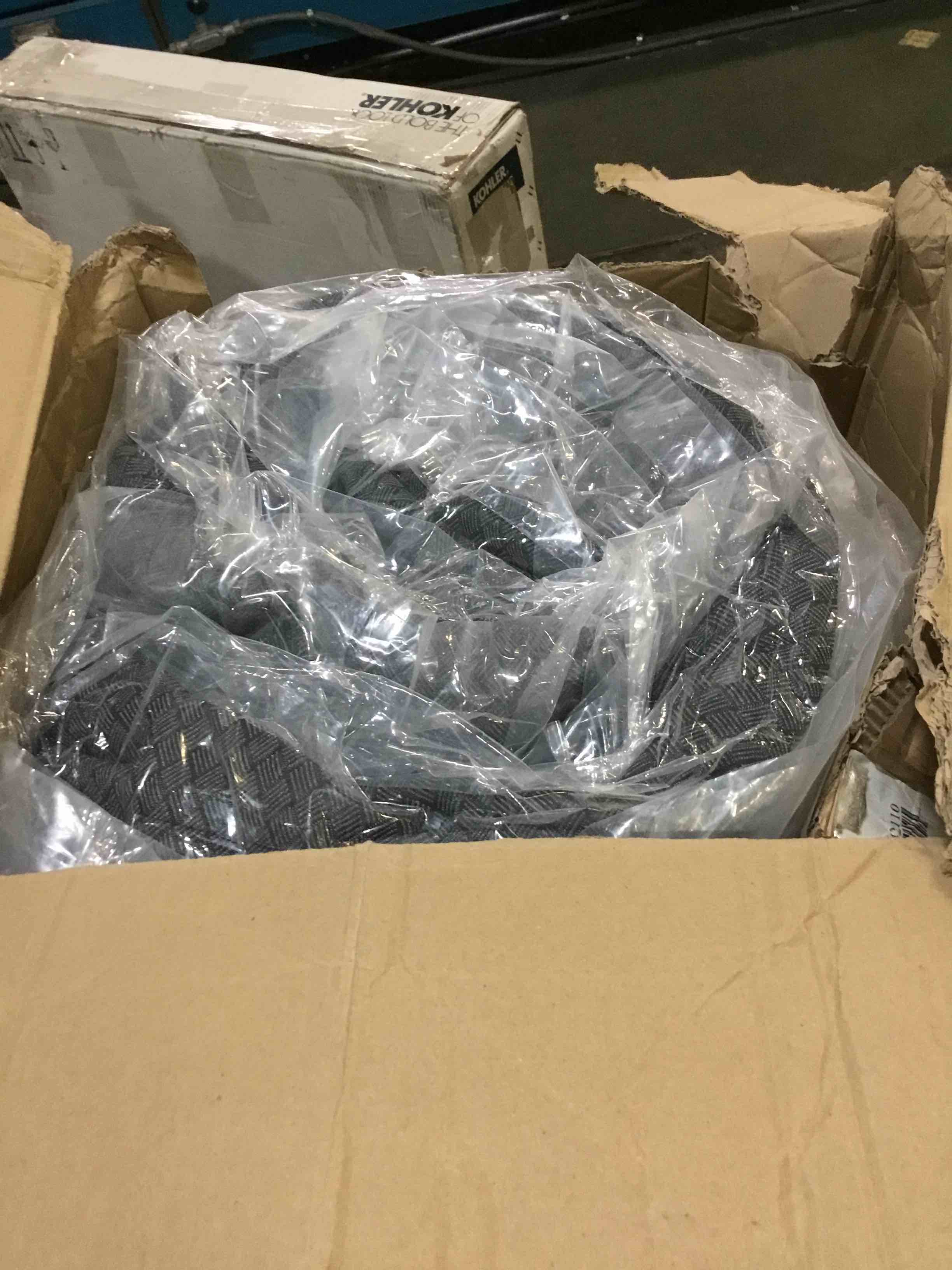 https://s3.amazonaws.com/lotting-images-prod/bidfta/BLU5555497_1696533901346.jpeg