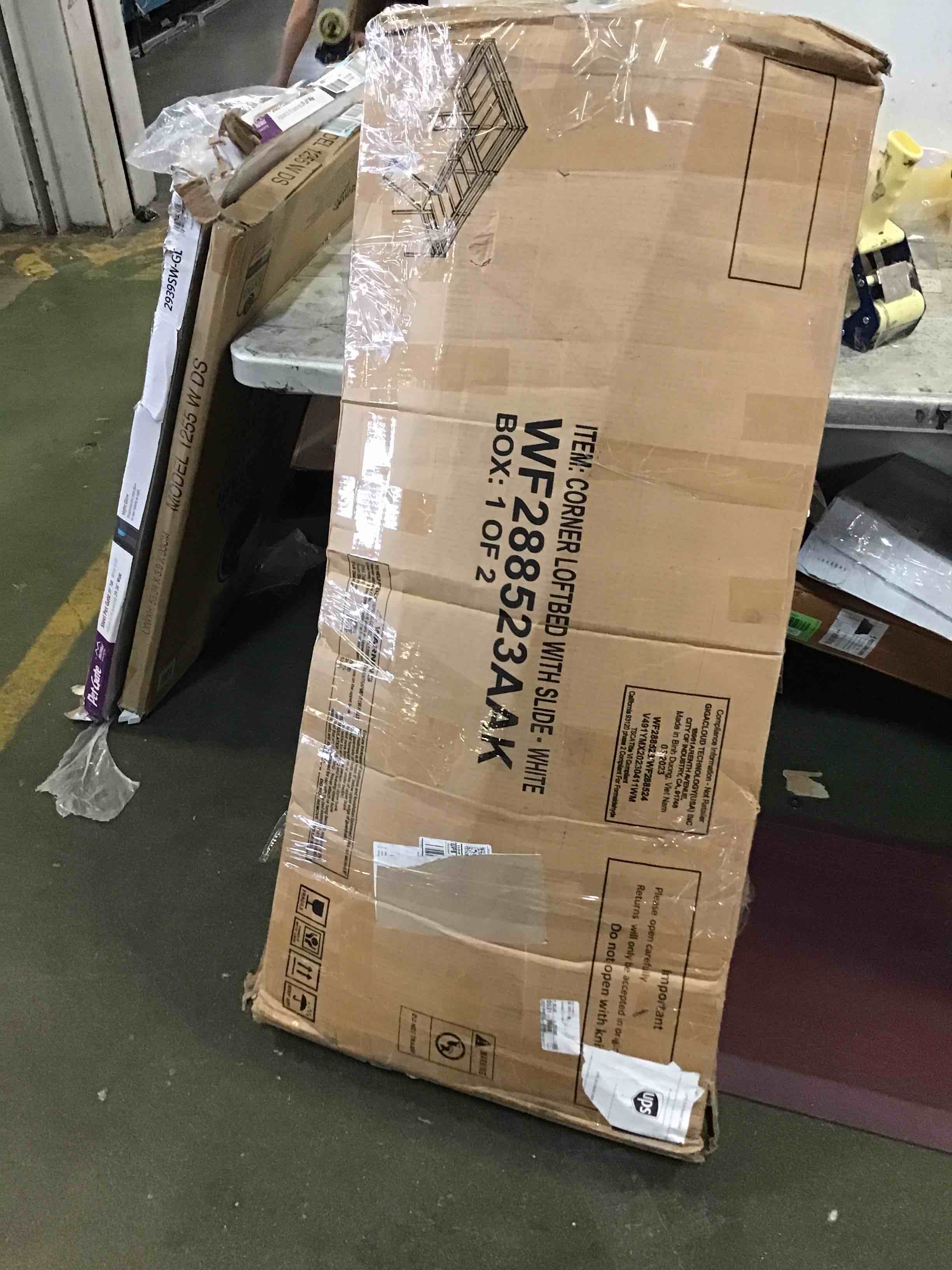https://s3.amazonaws.com/lotting-images-prod/bidfta/BLU5555604_1696608193134.jpeg