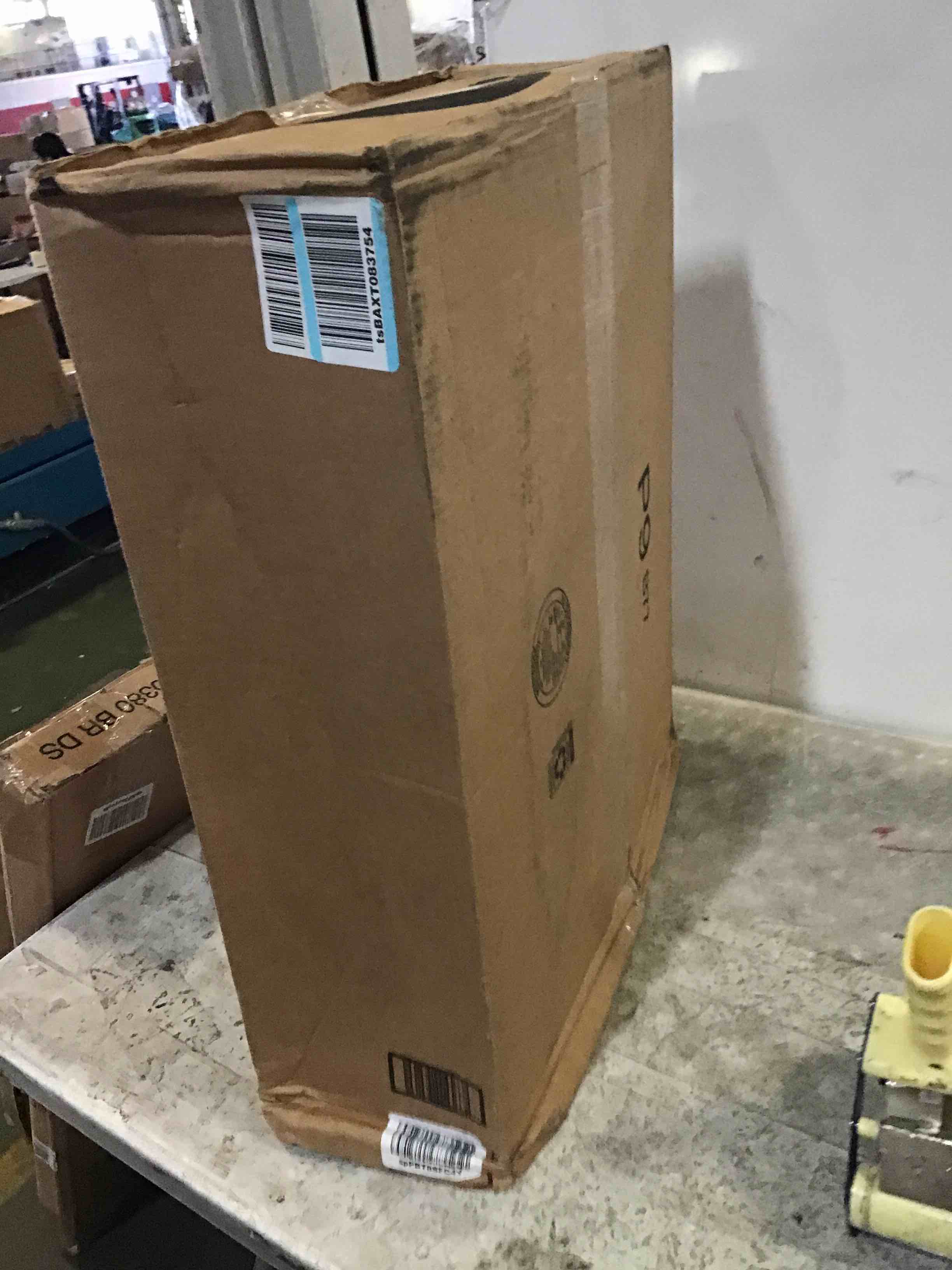 https://s3.amazonaws.com/lotting-images-prod/bidfta/BLU5555674_1696620571506.jpeg
