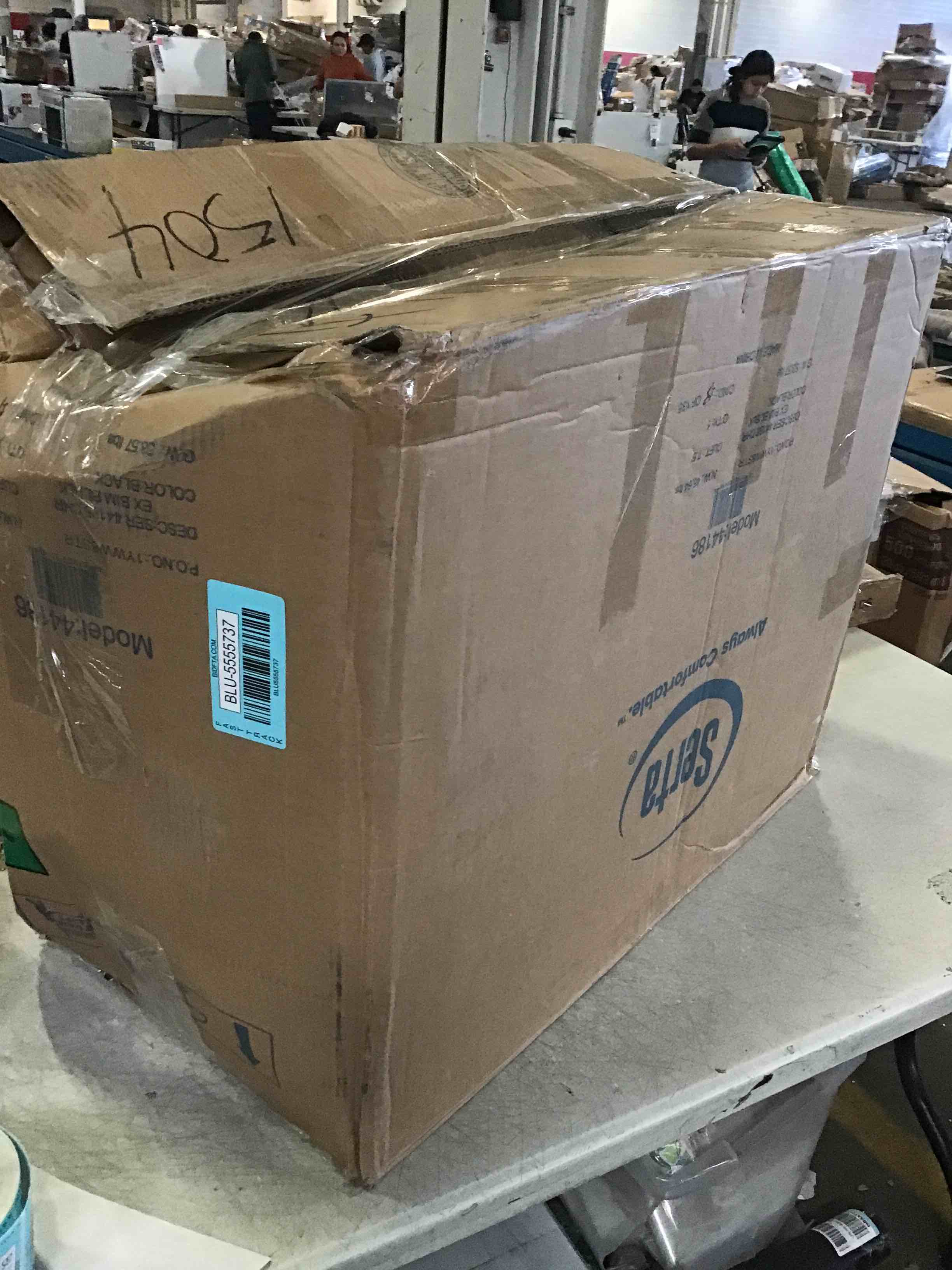 https://s3.amazonaws.com/lotting-images-prod/bidfta/BLU5555737_1696857572088.jpeg