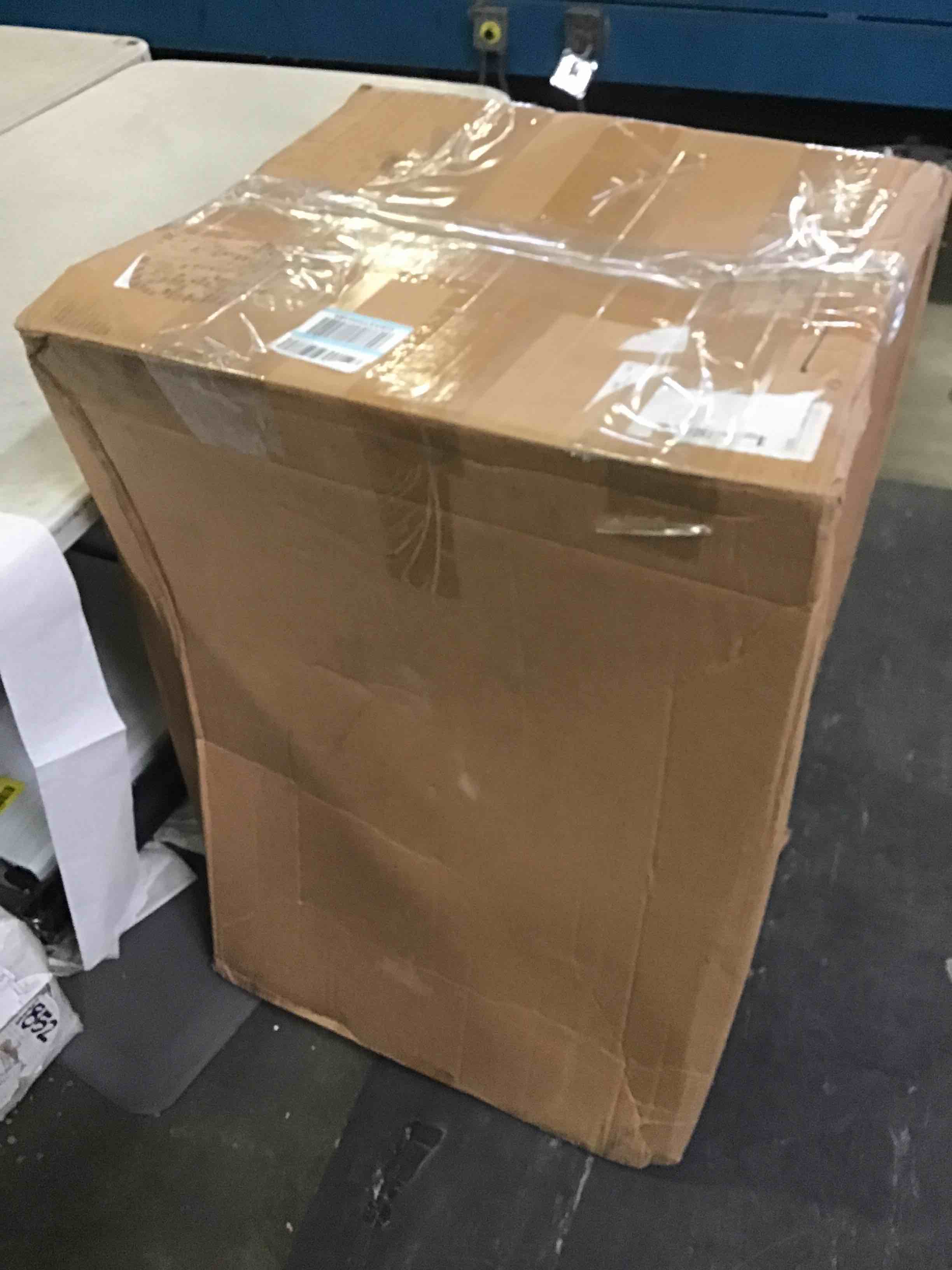 https://s3.amazonaws.com/lotting-images-prod/bidfta/BLU5555823_1696871797892.jpeg