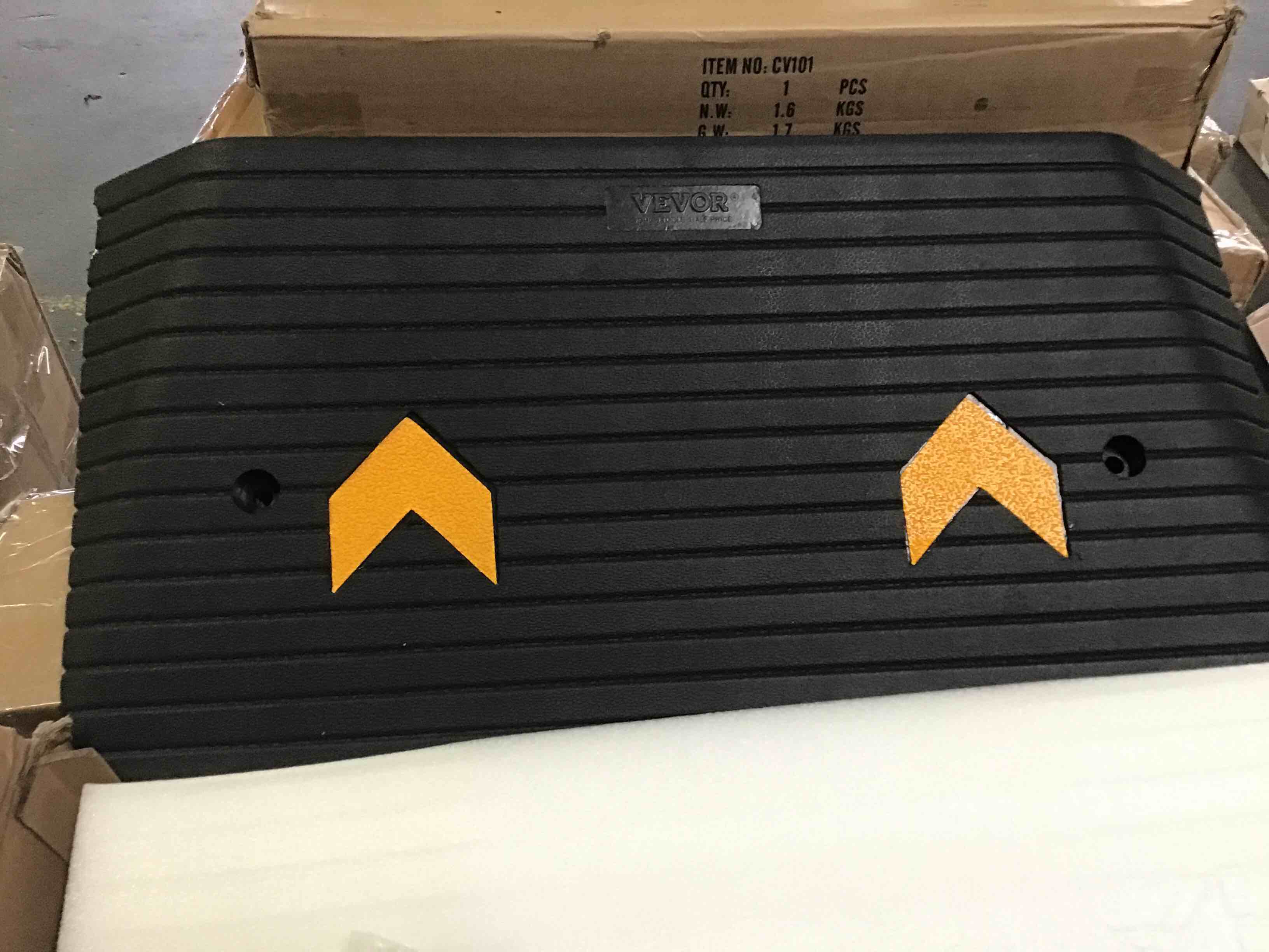 https://s3.amazonaws.com/lotting-images-prod/bidfta/BLU5556349_1698341173099.jpeg