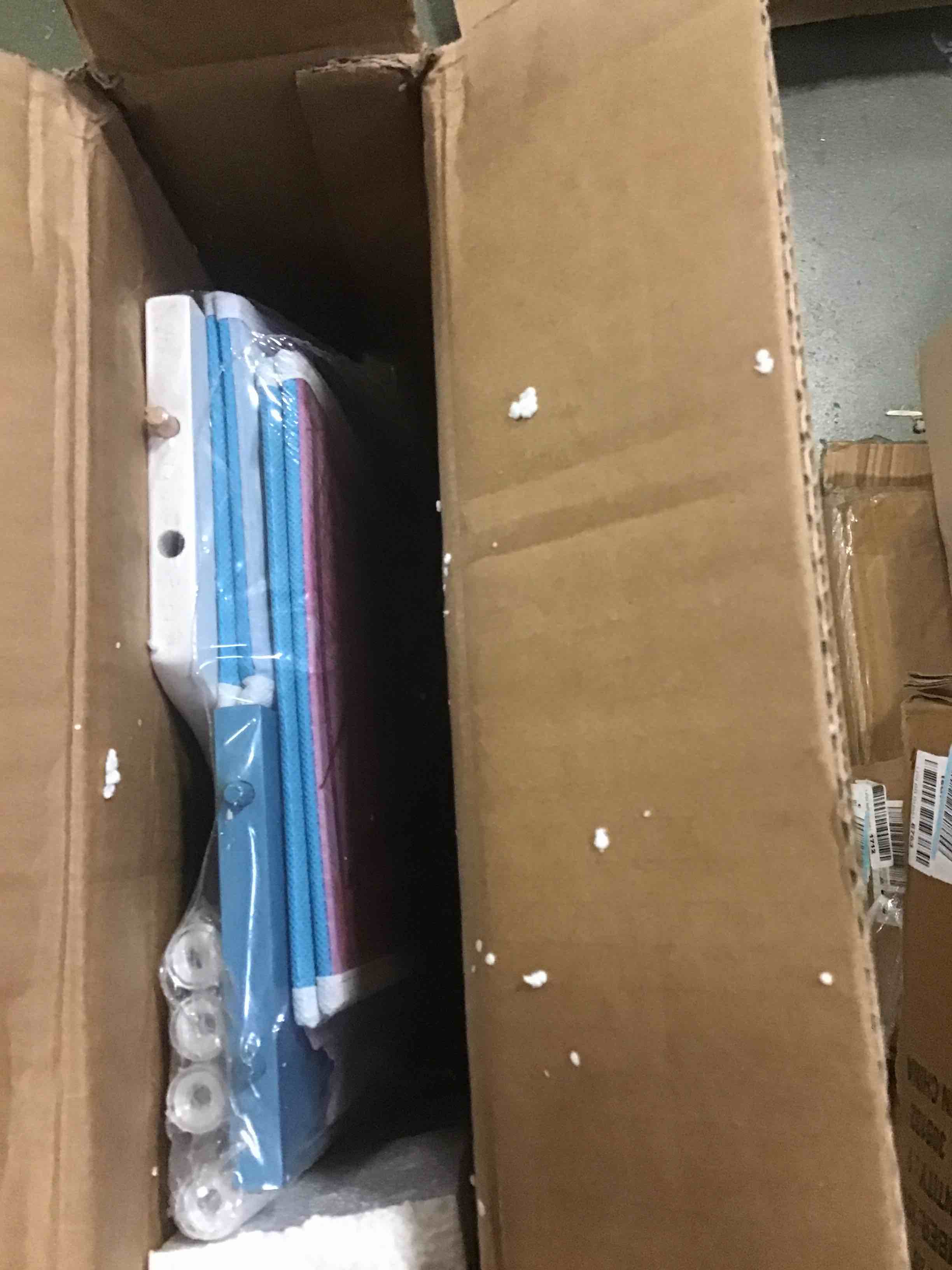 https://s3.amazonaws.com/lotting-images-prod/bidfta/BLU5557020_1696597246092.jpeg