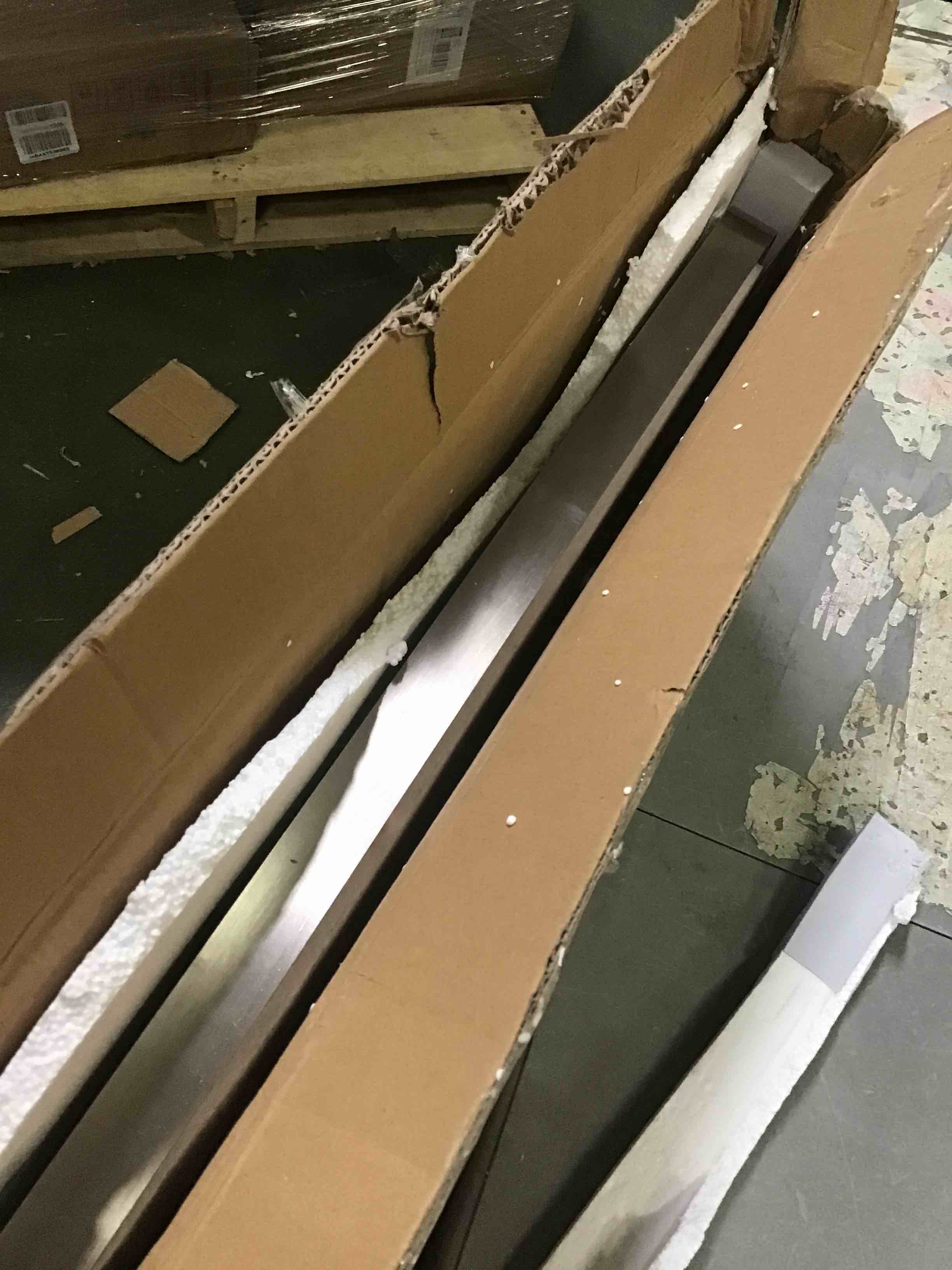https://s3.amazonaws.com/lotting-images-prod/bidfta/BLU5557131_1696615424652.jpeg