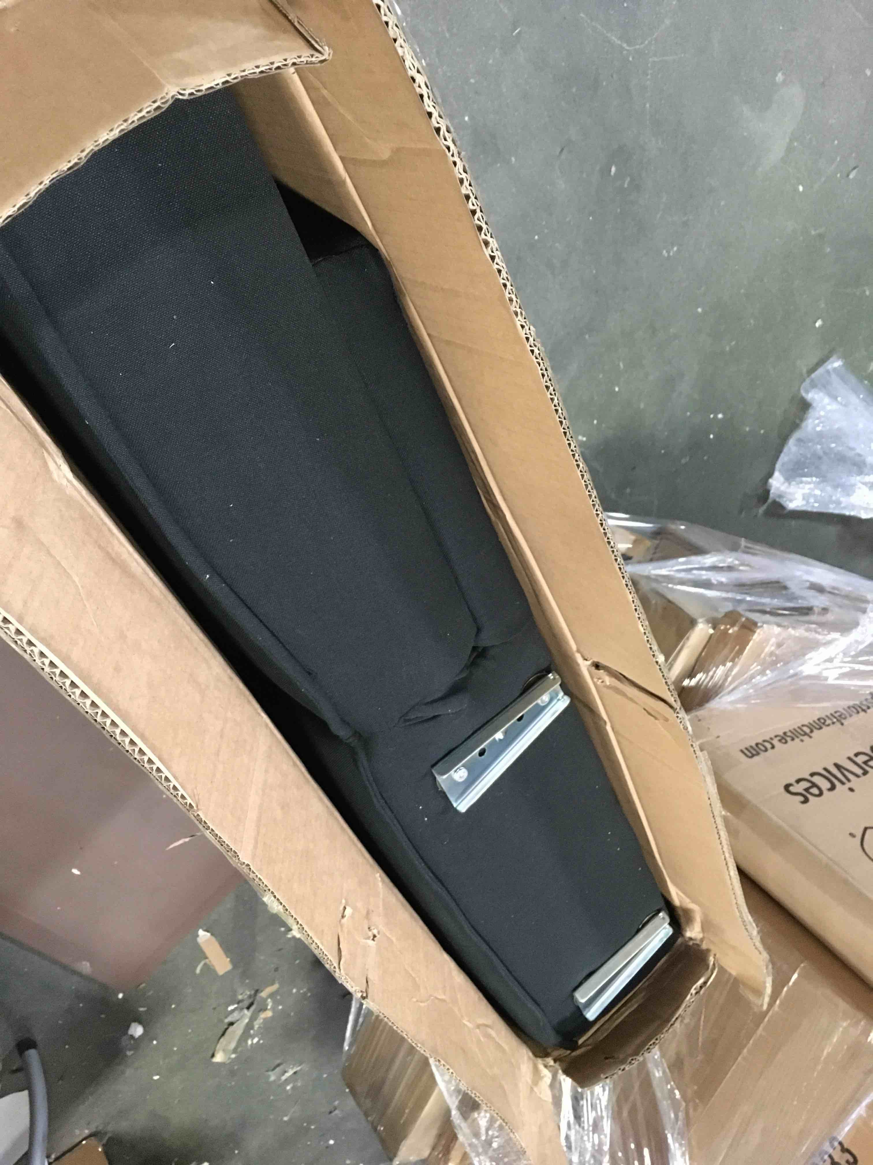 https://s3.amazonaws.com/lotting-images-prod/bidfta/BLU5557439_1696940102124.jpeg