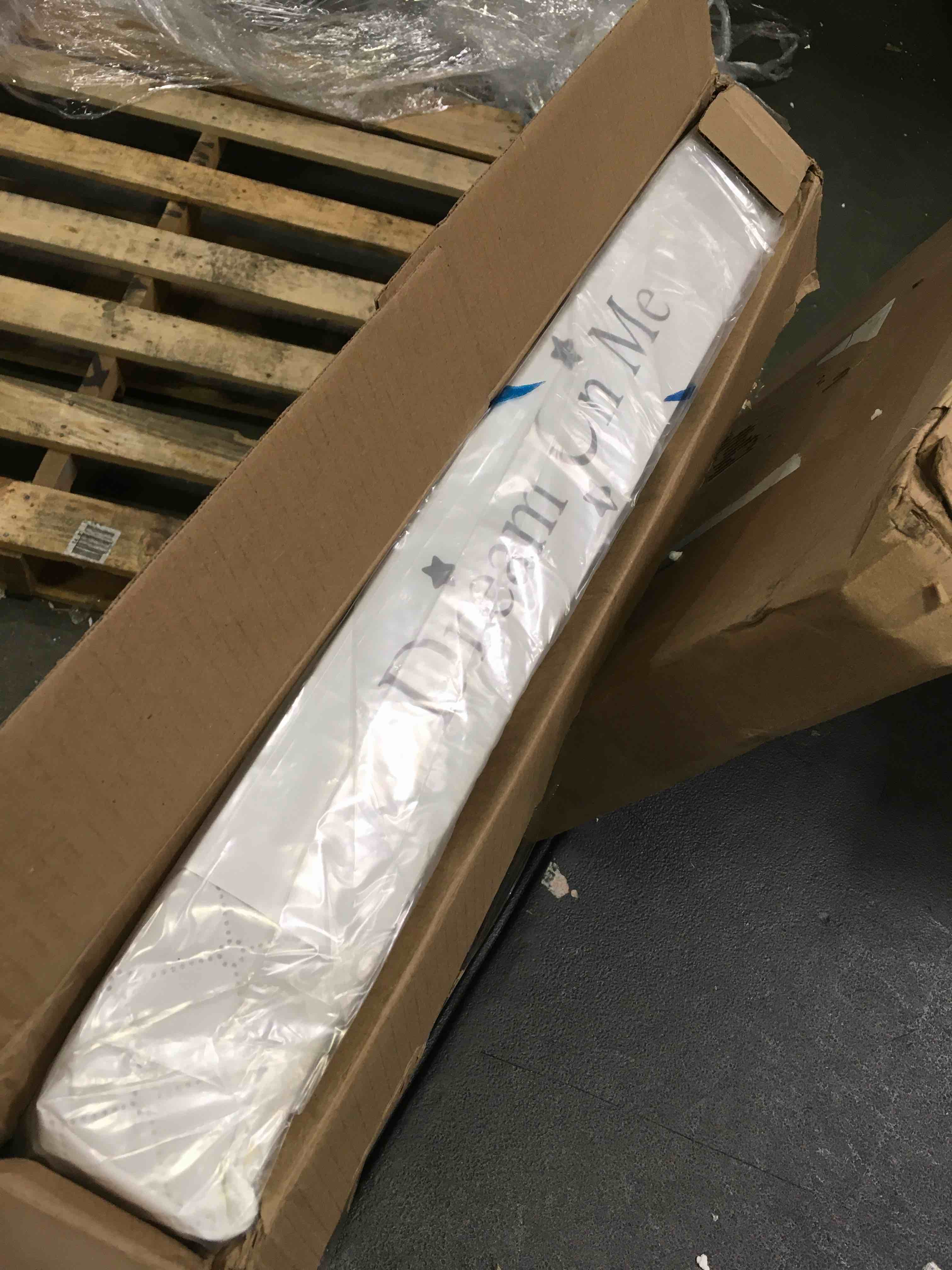 https://s3.amazonaws.com/lotting-images-prod/bidfta/BLU5557497_1696949619683.jpeg