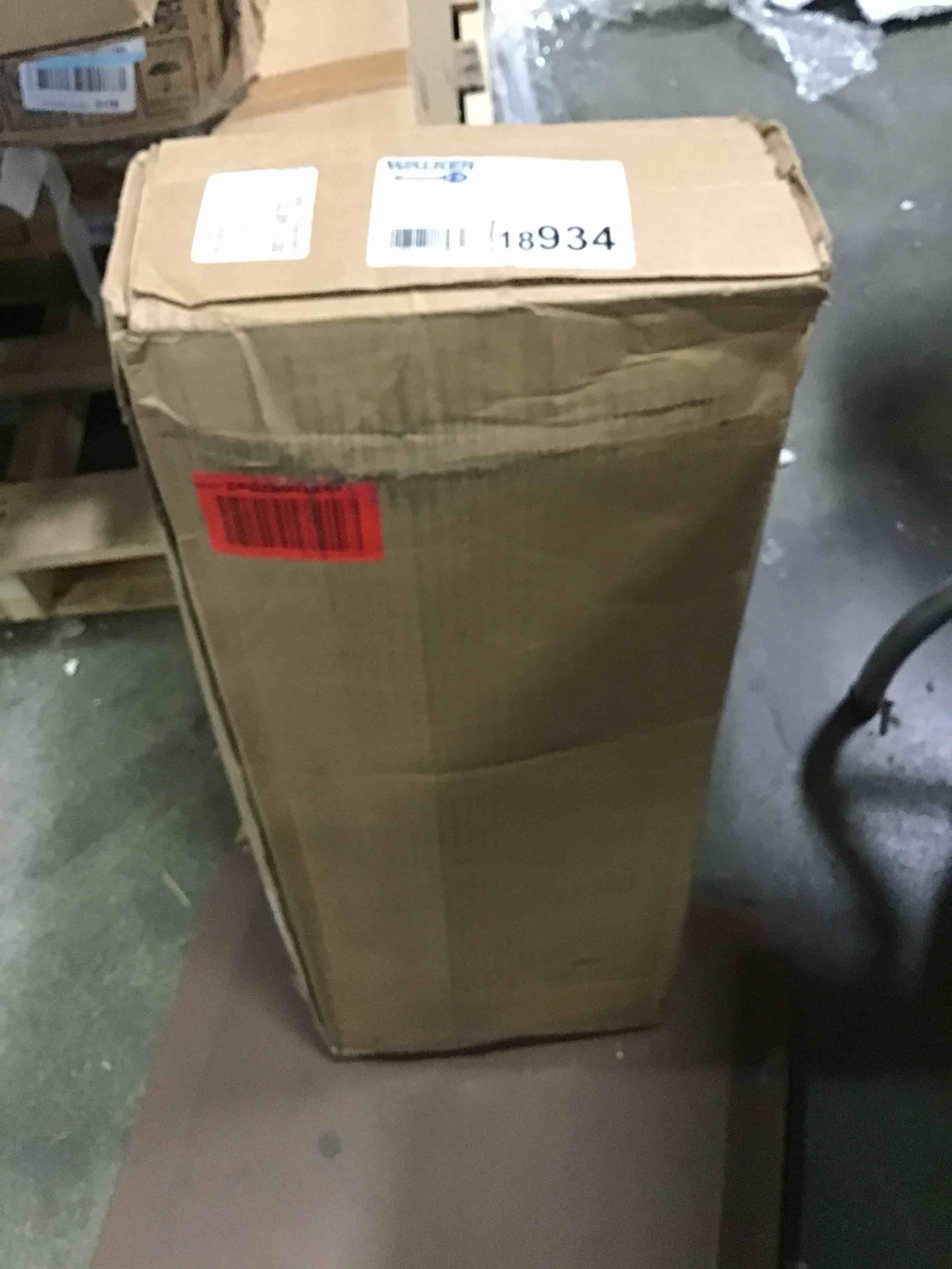 https://s3.amazonaws.com/lotting-images-prod/bidfta/BLU5557578_1696963428767.jpeg