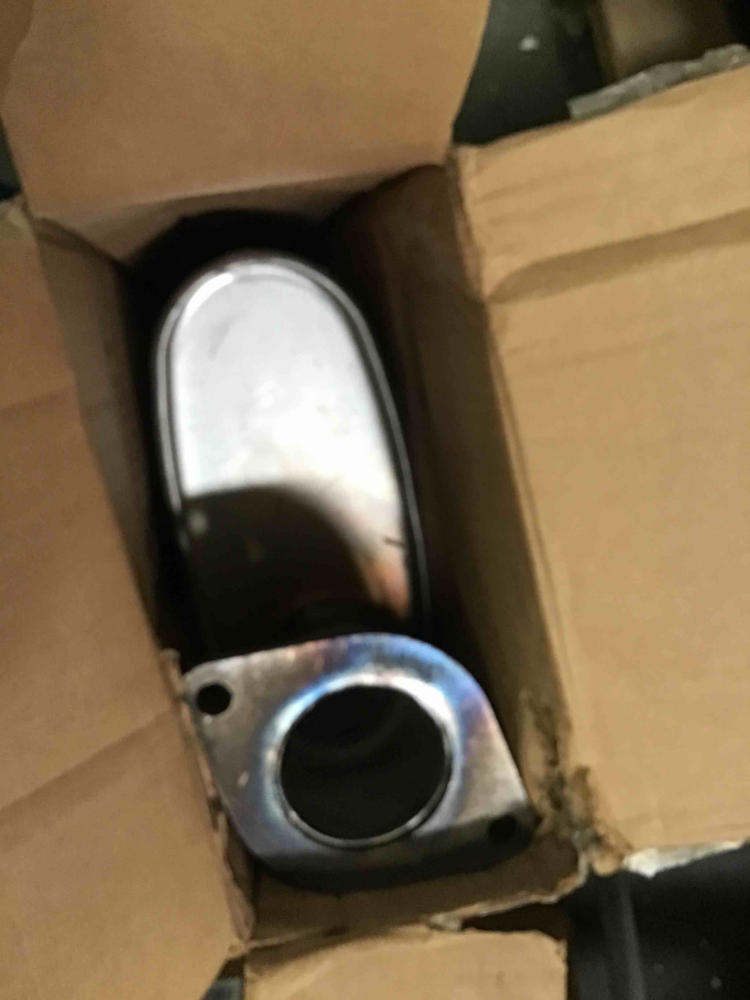 https://s3.amazonaws.com/lotting-images-prod/bidfta/BLU5557578_1696963446481.jpeg