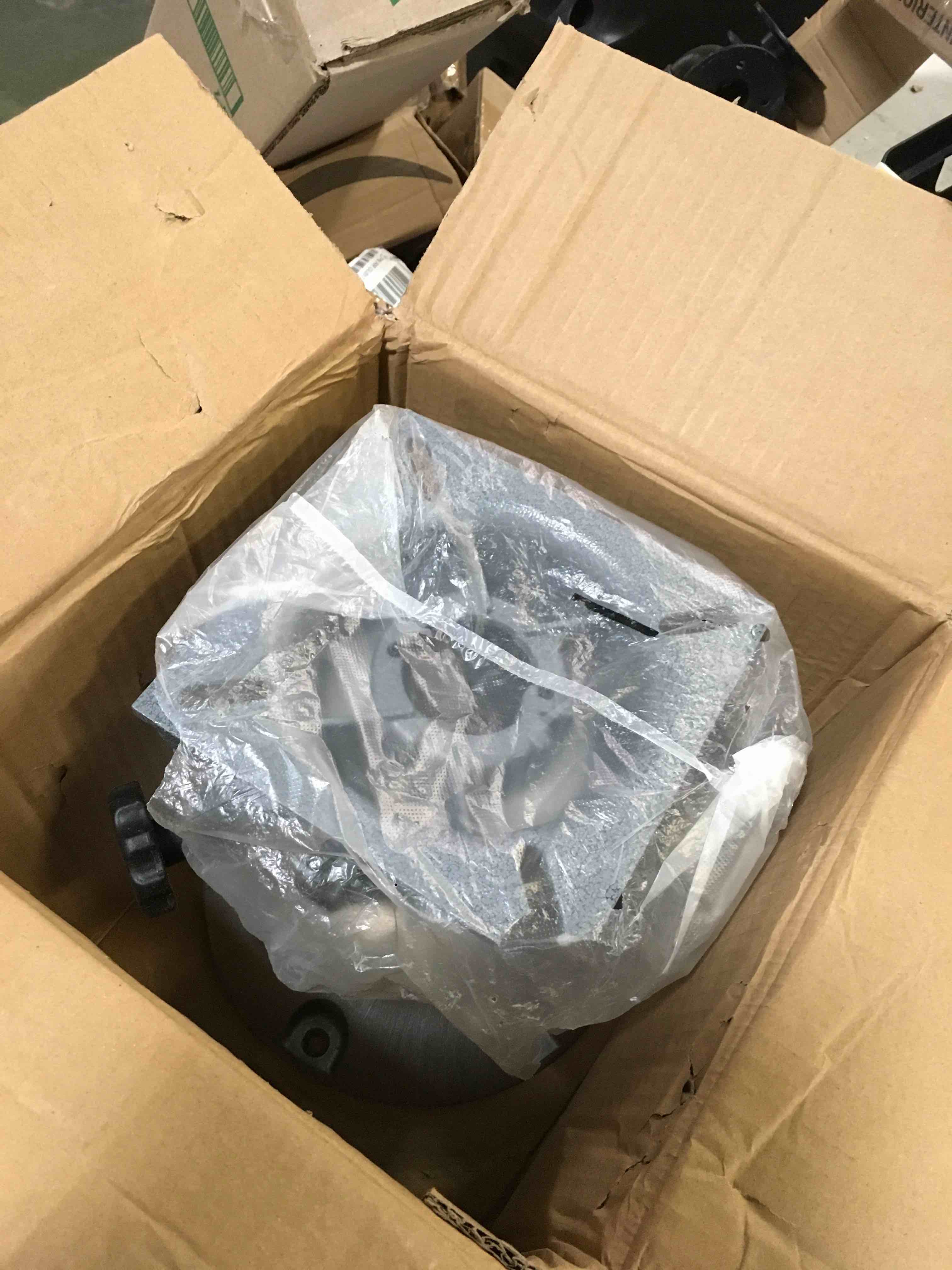 https://s3.amazonaws.com/lotting-images-prod/bidfta/BLU5557935_1697121765202.jpeg