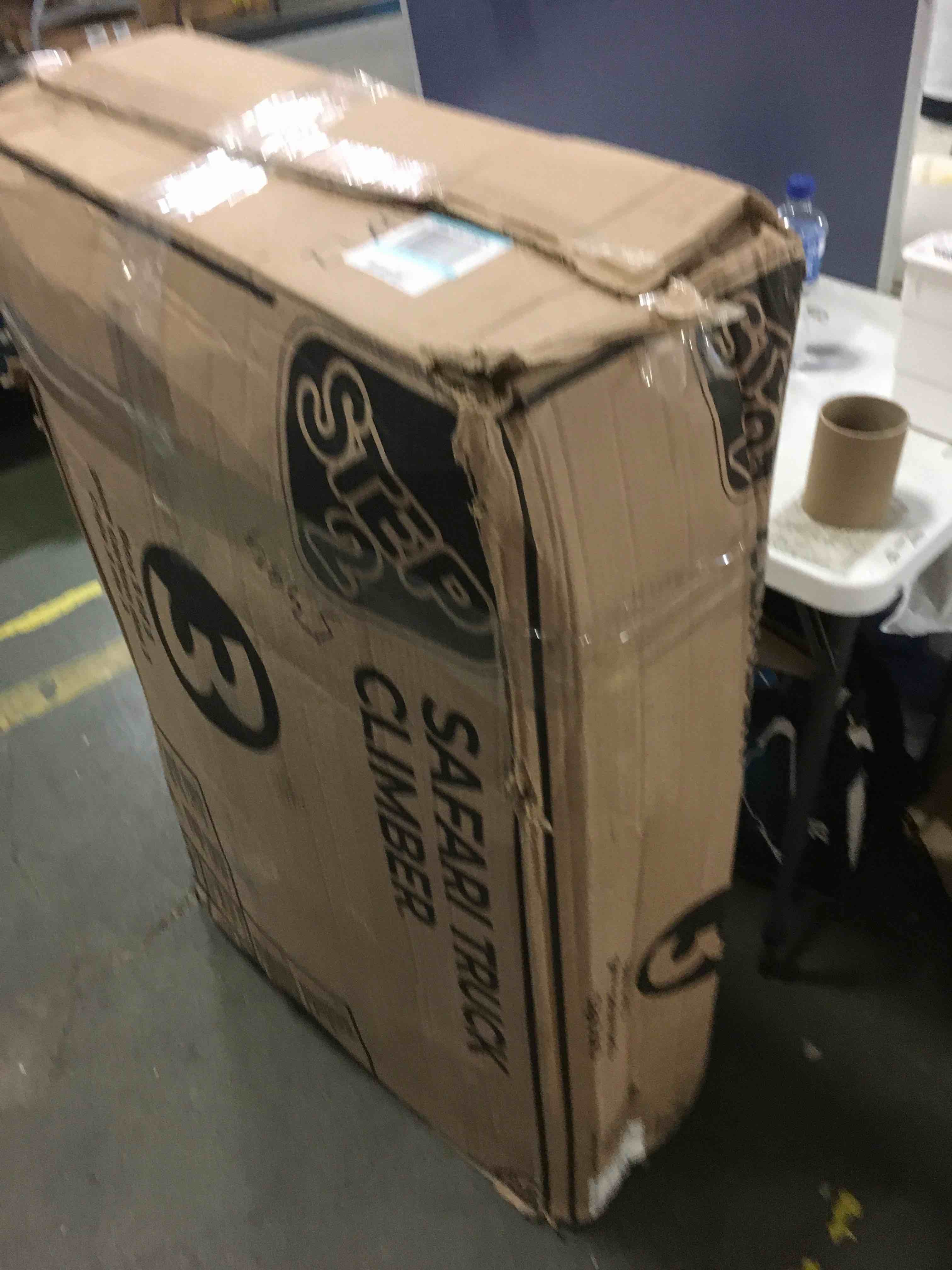 https://s3.amazonaws.com/lotting-images-prod/bidfta/BLU5557941_1696536863953.jpeg
