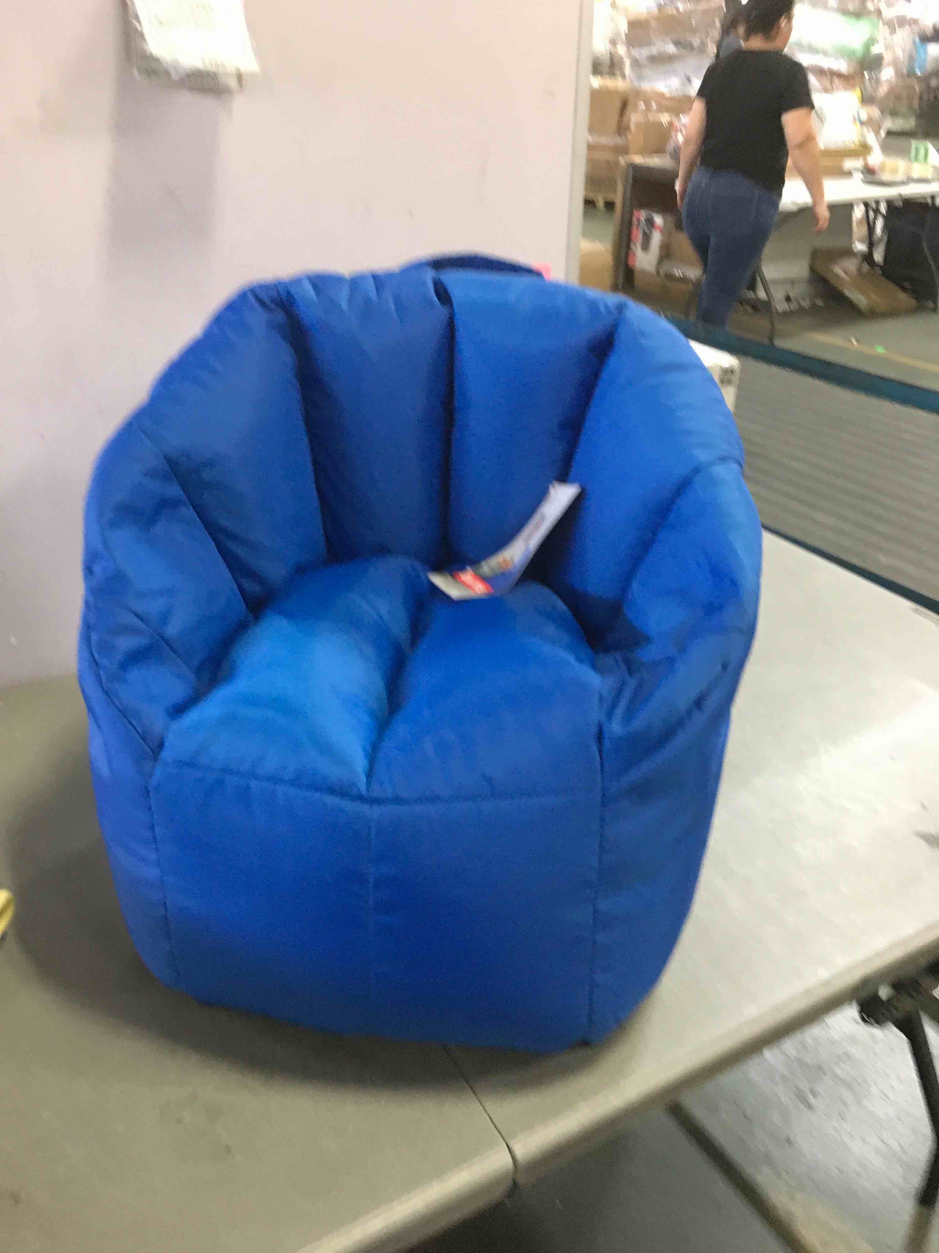 https://s3.amazonaws.com/lotting-images-prod/bidfta/BLU5557991_1696605366899.jpeg