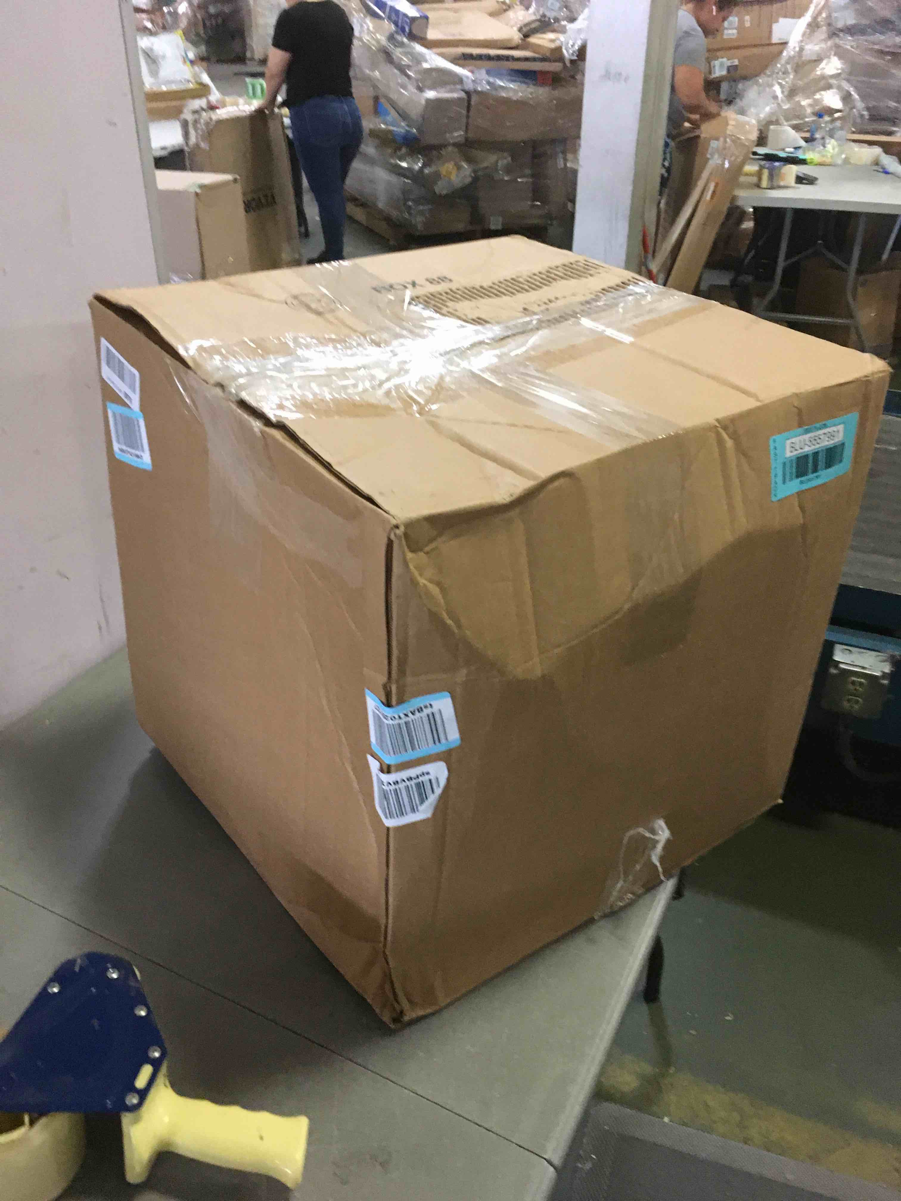 https://s3.amazonaws.com/lotting-images-prod/bidfta/BLU5557991_1696605409098.jpeg