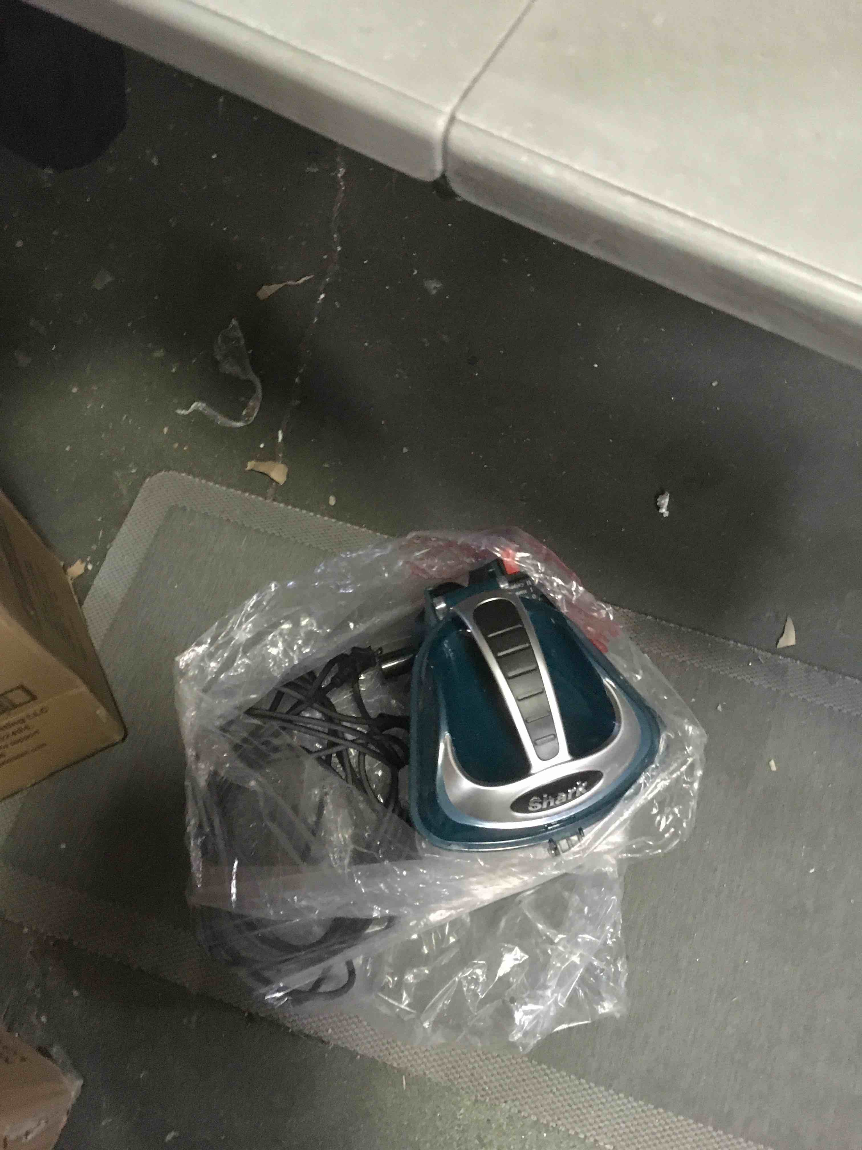 https://s3.amazonaws.com/lotting-images-prod/bidfta/BLU5558011_1696609914600.jpeg