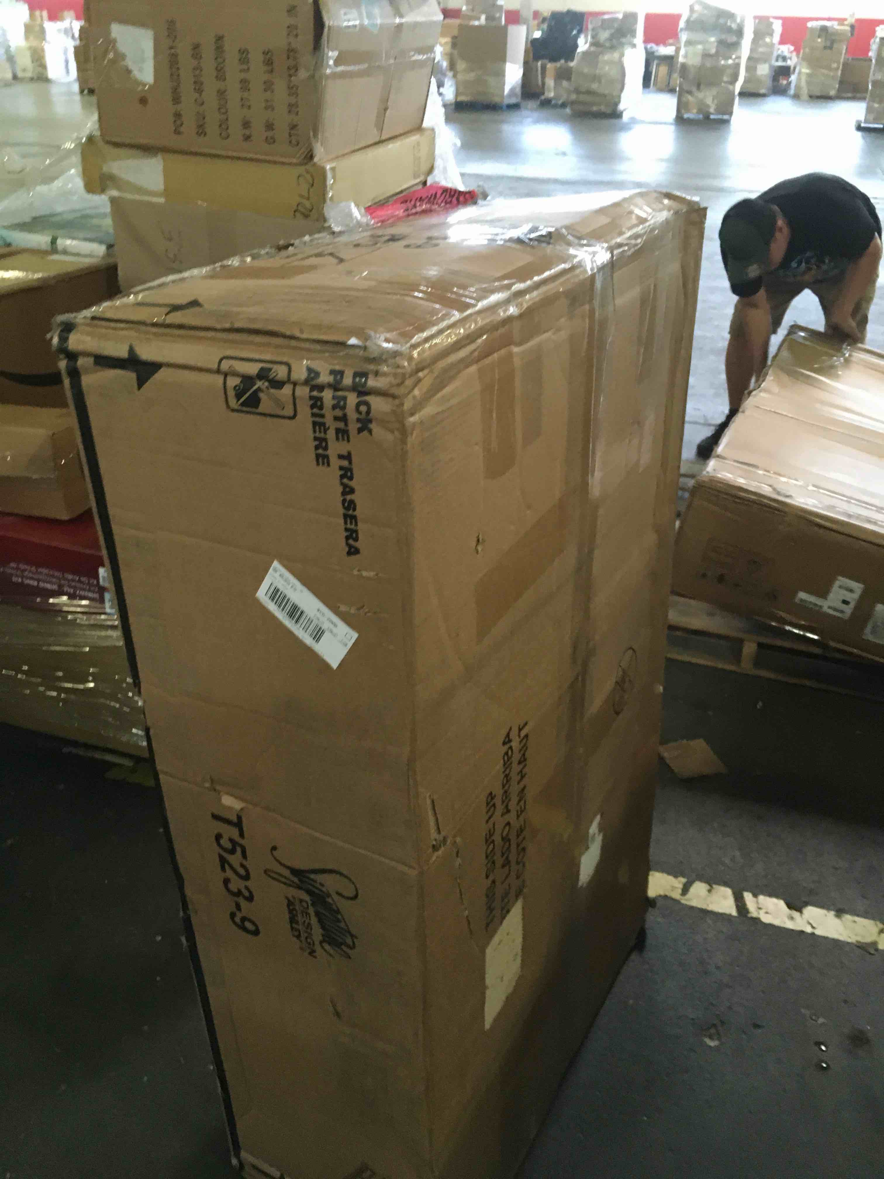 https://s3.amazonaws.com/lotting-images-prod/bidfta/BLU5558459_1697223291413.jpeg