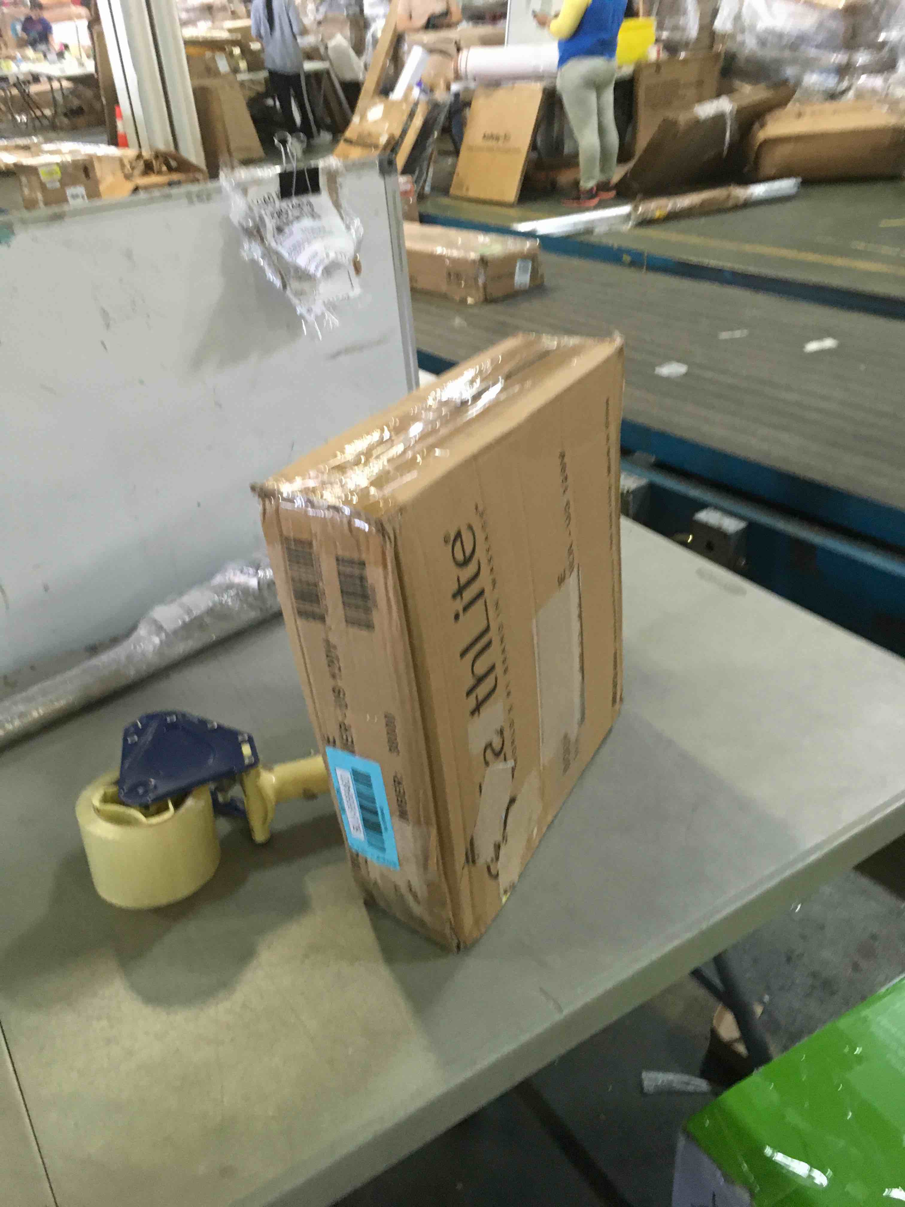 https://s3.amazonaws.com/lotting-images-prod/bidfta/BLU5558463_1697225396799.jpeg