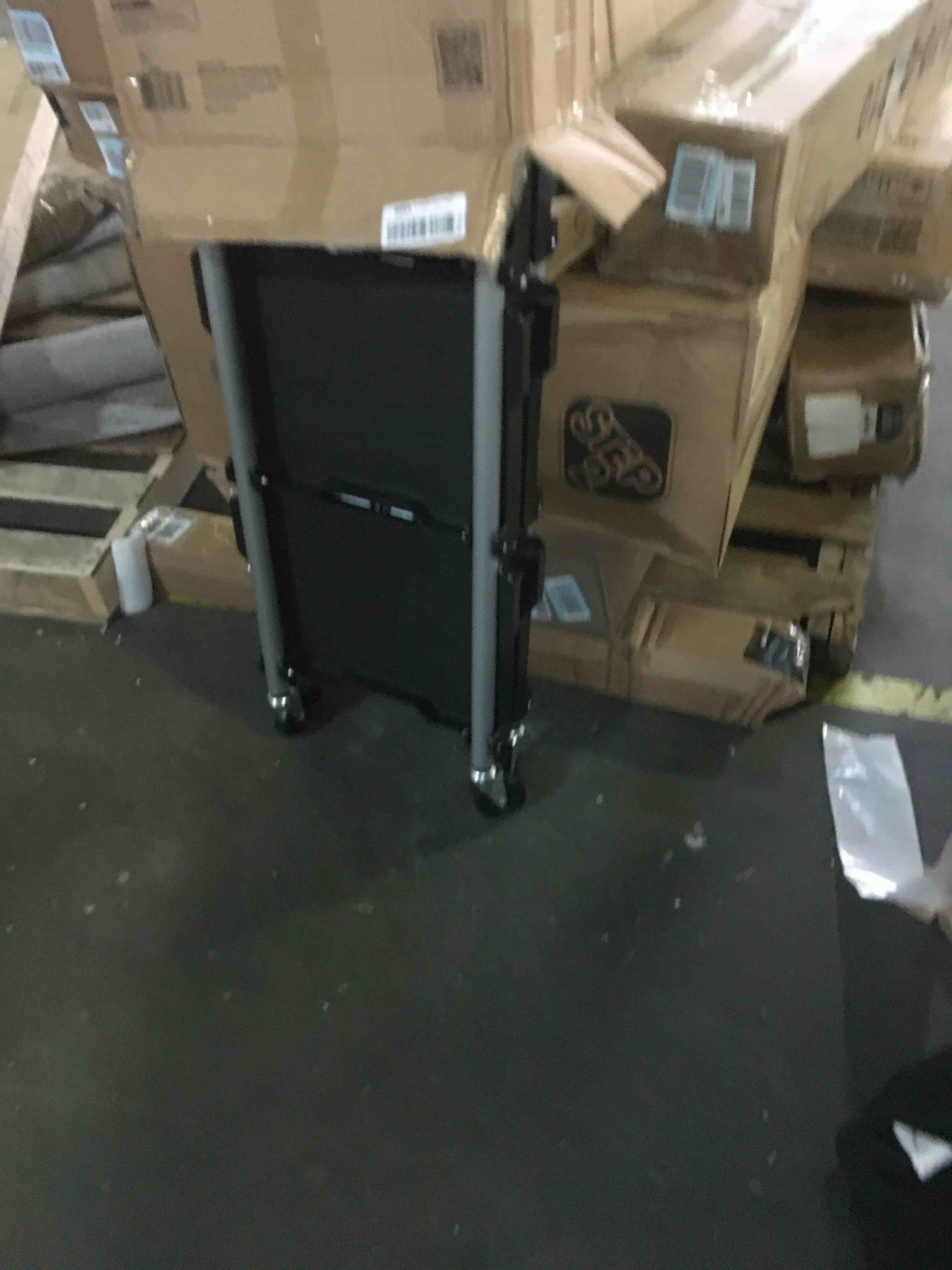https://s3.amazonaws.com/lotting-images-prod/bidfta/BLU5558532_1697294510470.jpeg