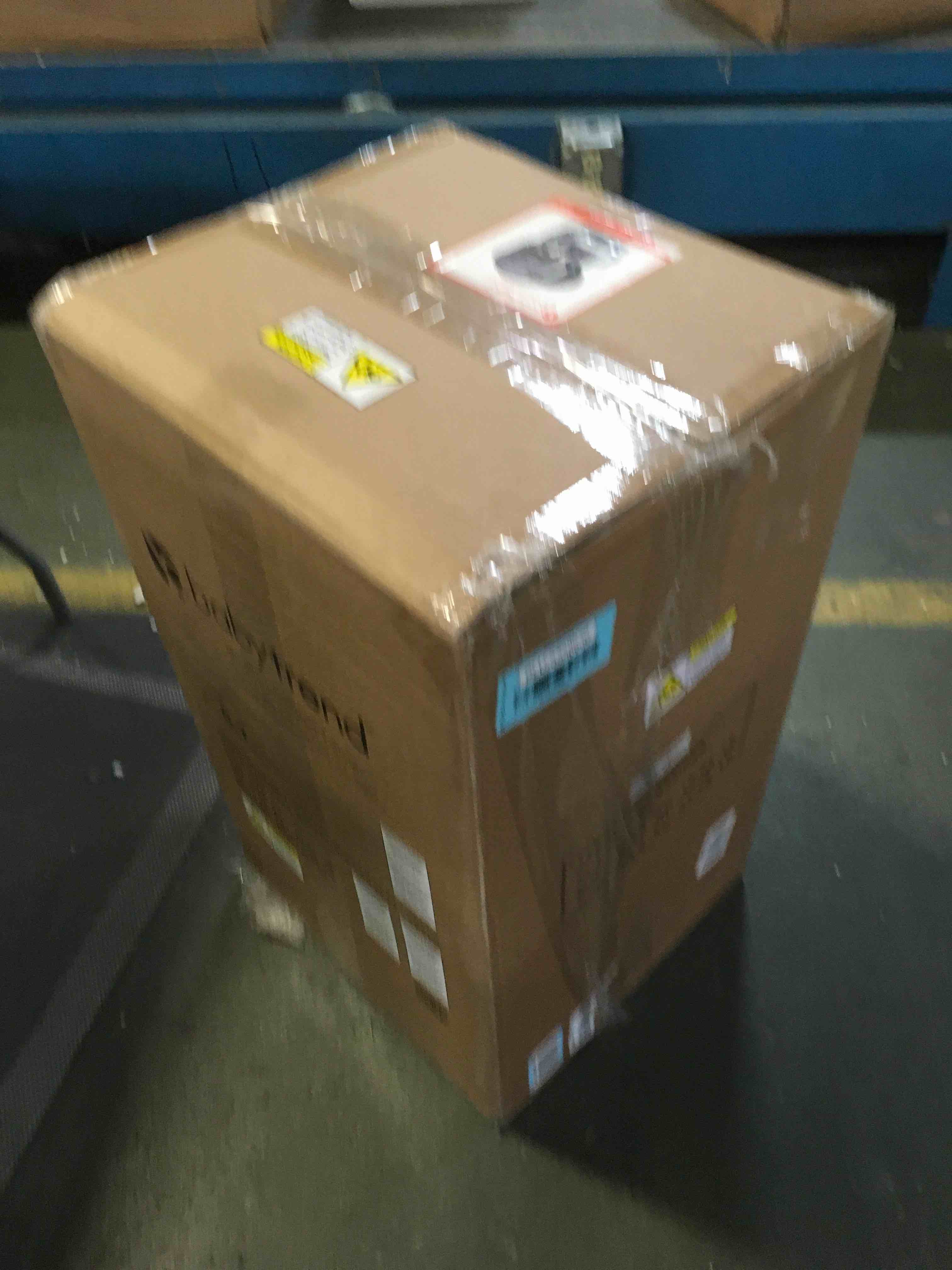 https://s3.amazonaws.com/lotting-images-prod/bidfta/BLU5558636_1697477646591.jpeg