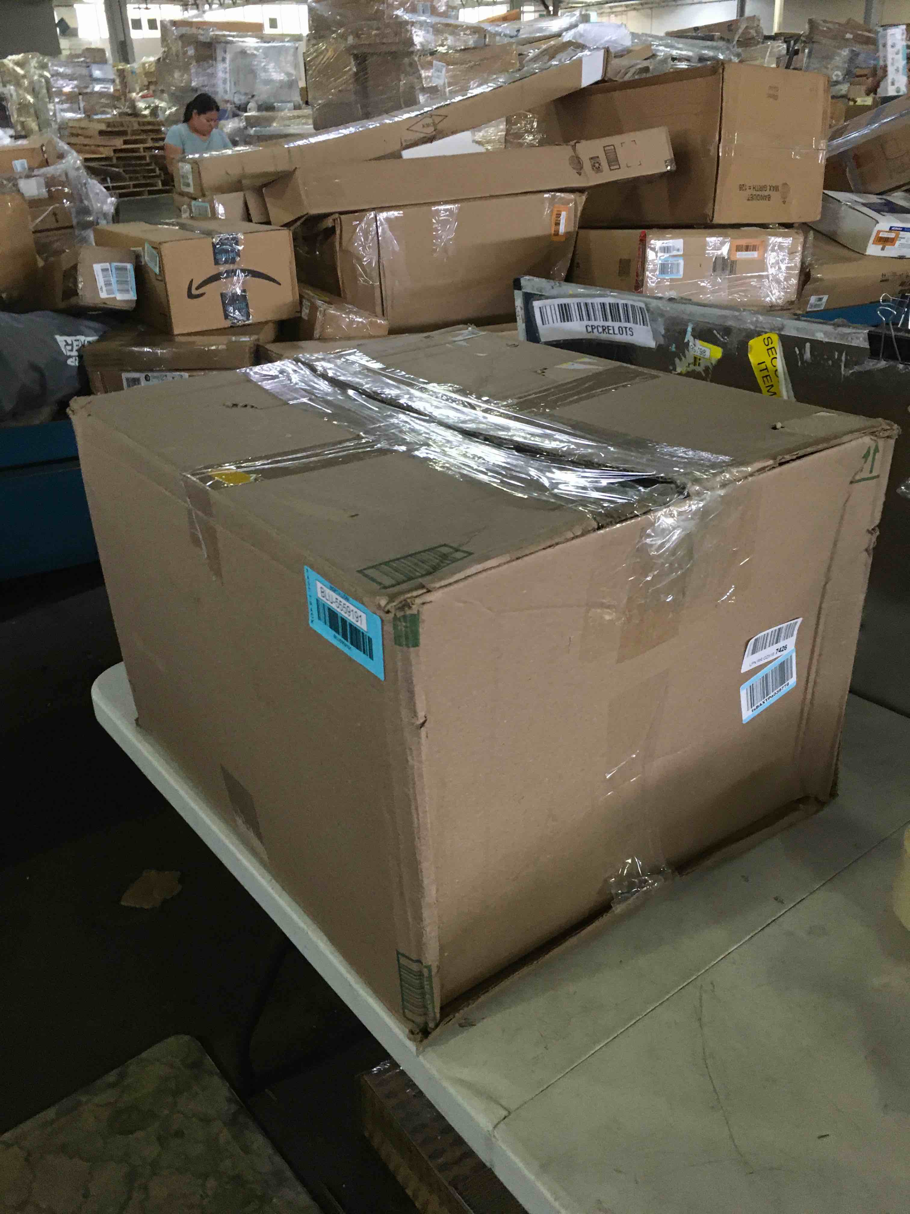 https://s3.amazonaws.com/lotting-images-prod/bidfta/BLU5559191_1698264211131.jpeg
