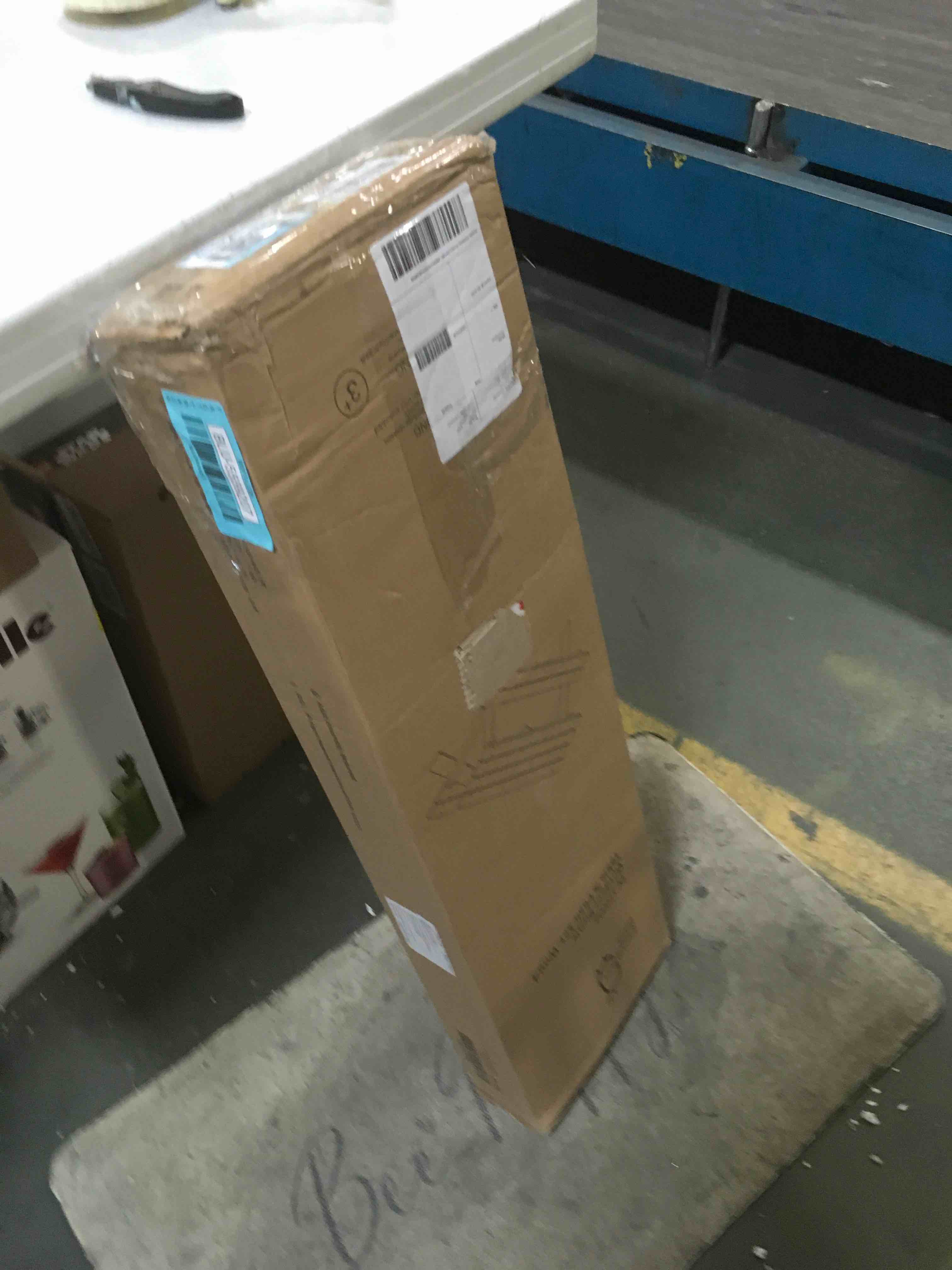 https://s3.amazonaws.com/lotting-images-prod/bidfta/BLU5559207_1698325739478.jpeg