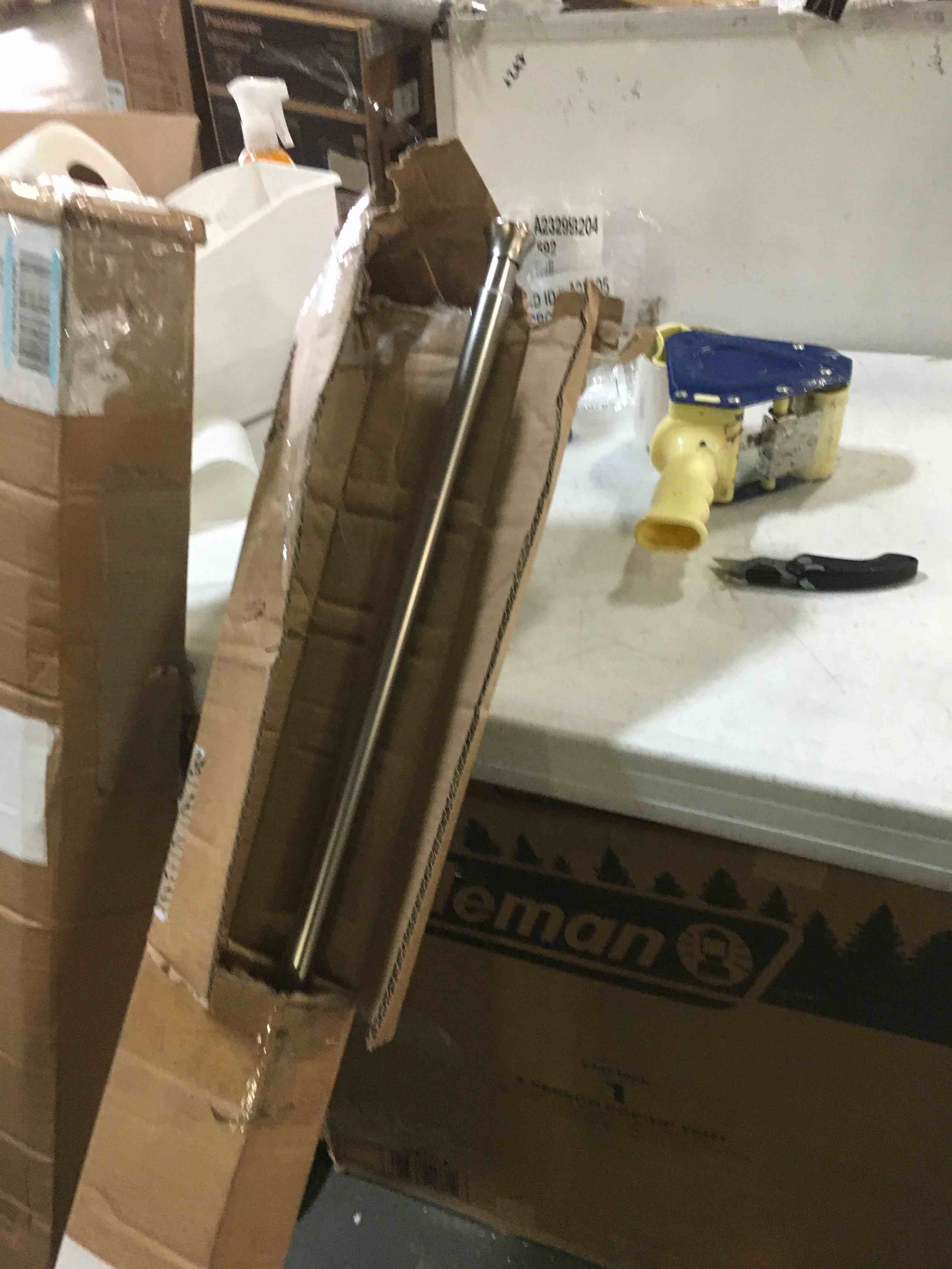 https://s3.amazonaws.com/lotting-images-prod/bidfta/BLU5559254_1698341529185.jpeg