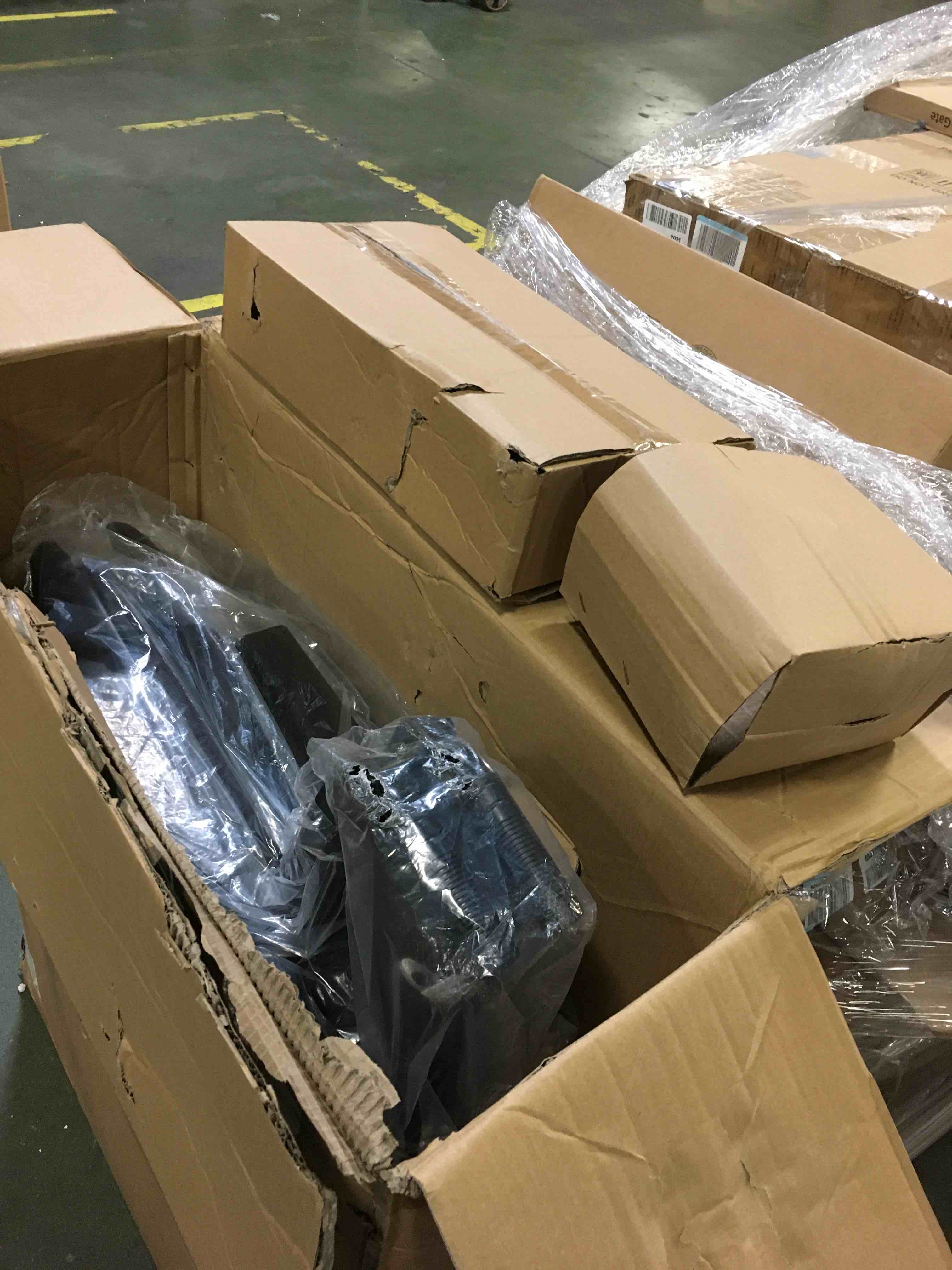 https://s3.amazonaws.com/lotting-images-prod/bidfta/BLU5559297_1698411534524.jpeg