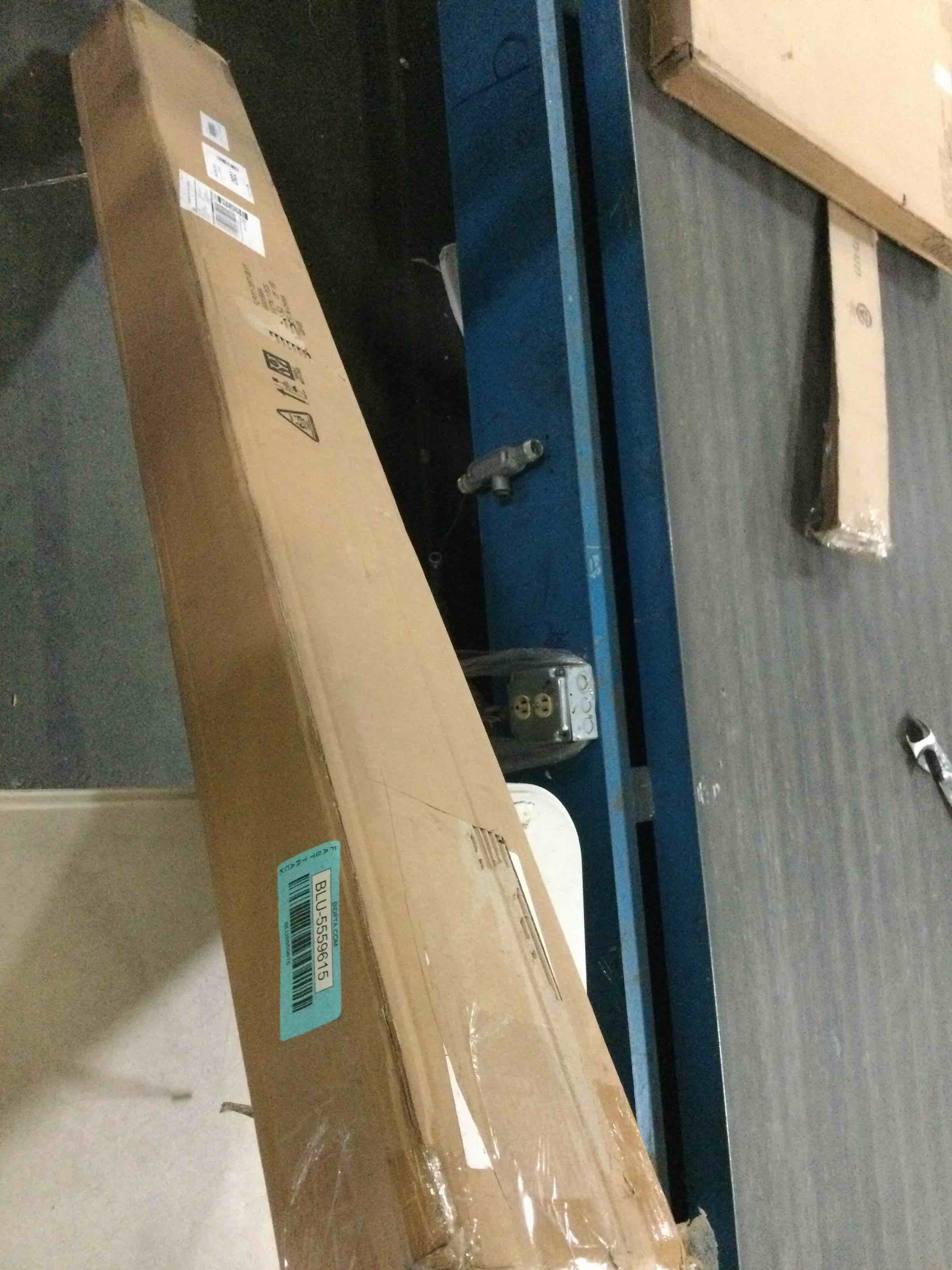 https://s3.amazonaws.com/lotting-images-prod/bidfta/BLU5559615_1696963341134.jpeg