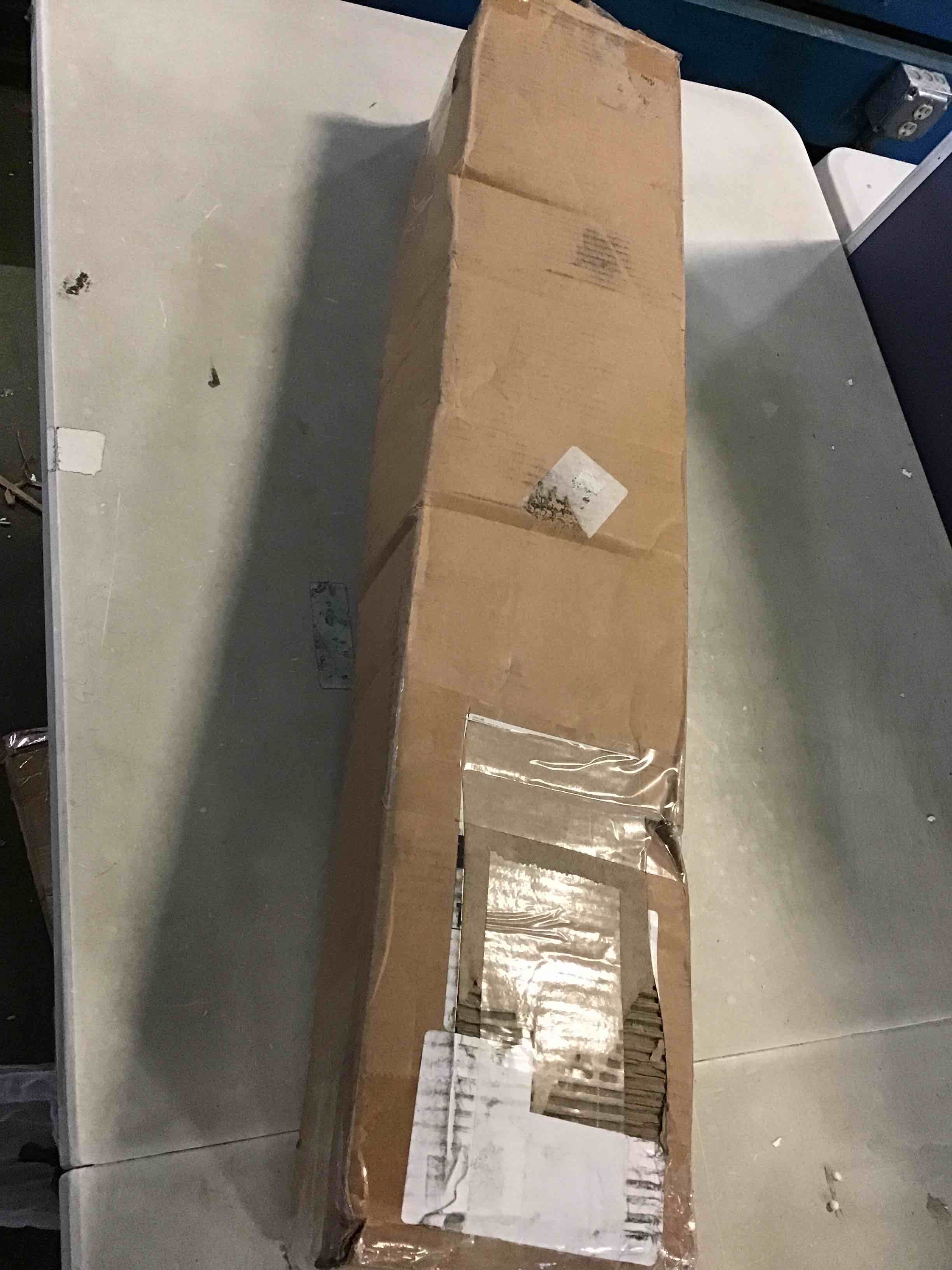 https://s3.amazonaws.com/lotting-images-prod/bidfta/BLU5560072_1697225802213.jpeg