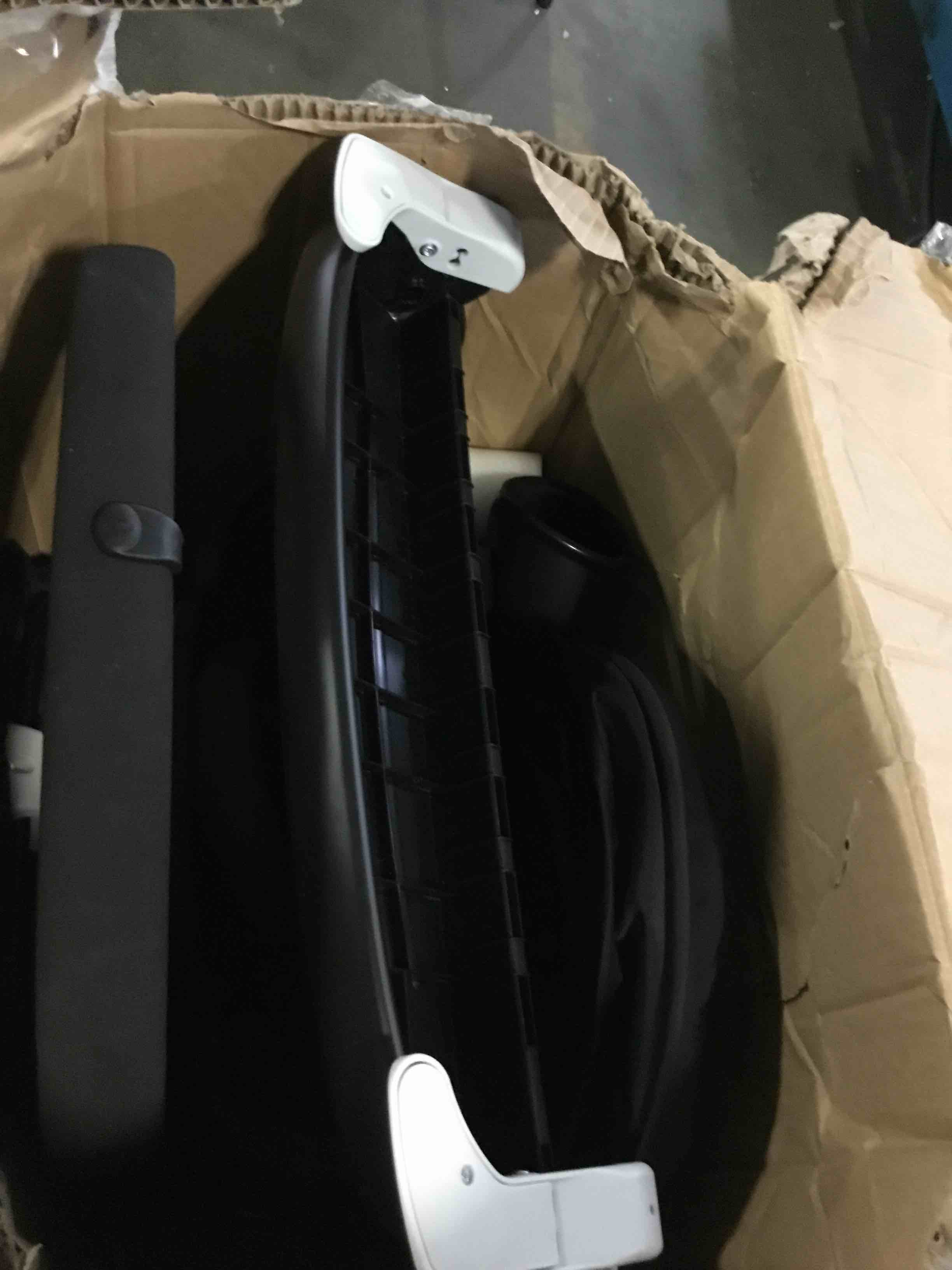https://s3.amazonaws.com/lotting-images-prod/bidfta/BLU5560184_1697299952741.jpeg