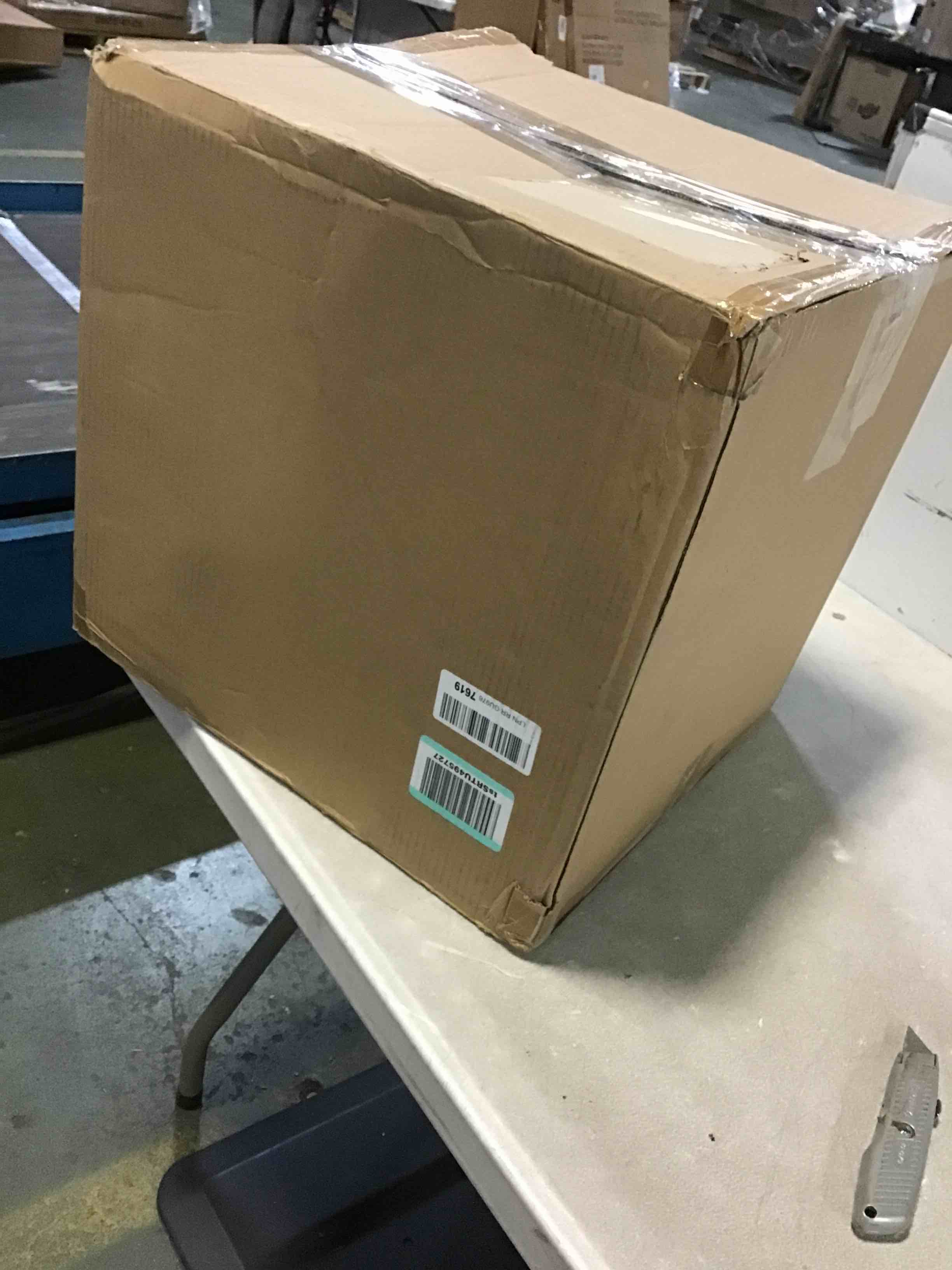 https://s3.amazonaws.com/lotting-images-prod/bidfta/BLU5560394_1697632751363.jpeg