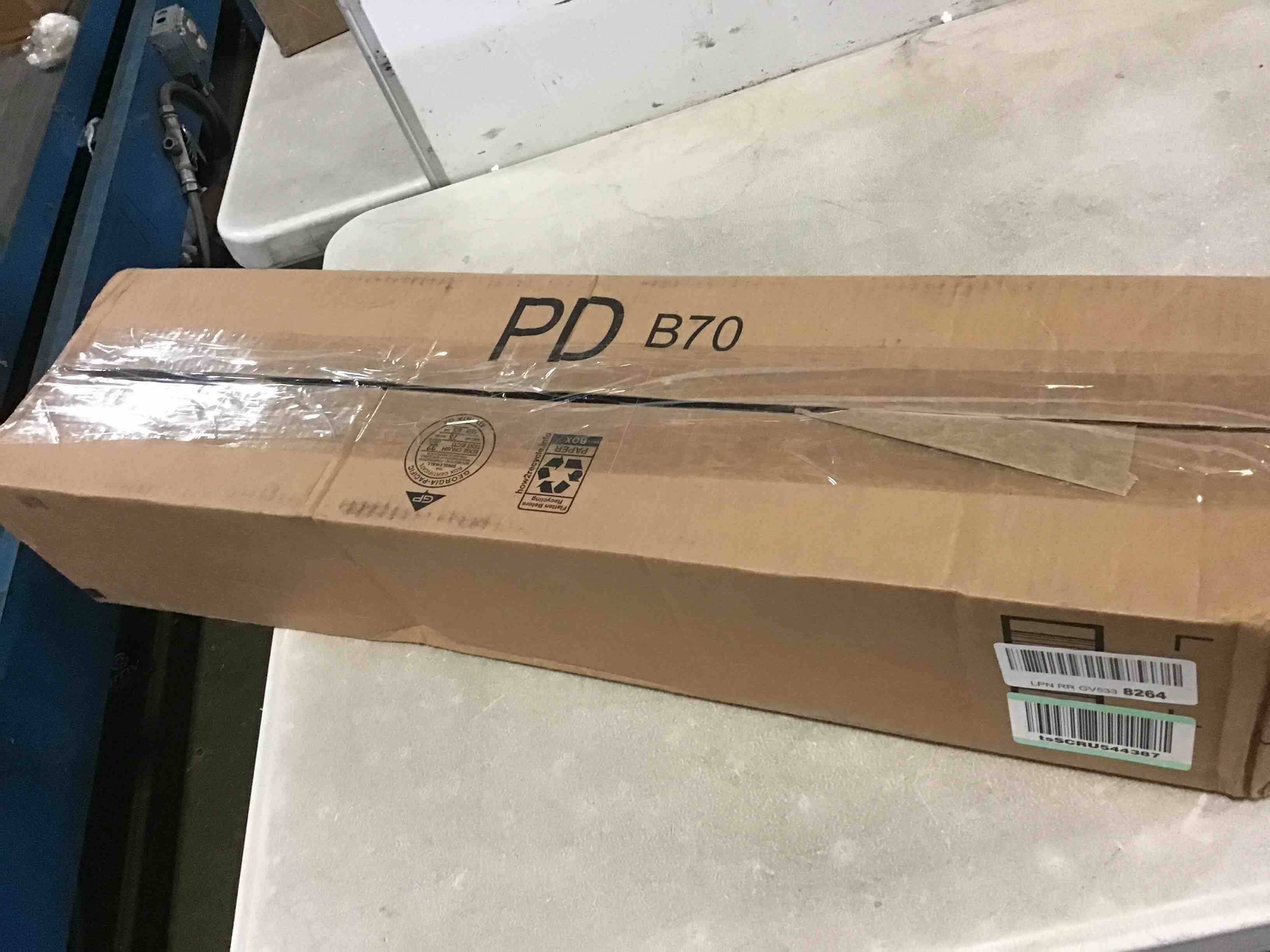 https://s3.amazonaws.com/lotting-images-prod/bidfta/BLU5560495_1697646337886.jpeg