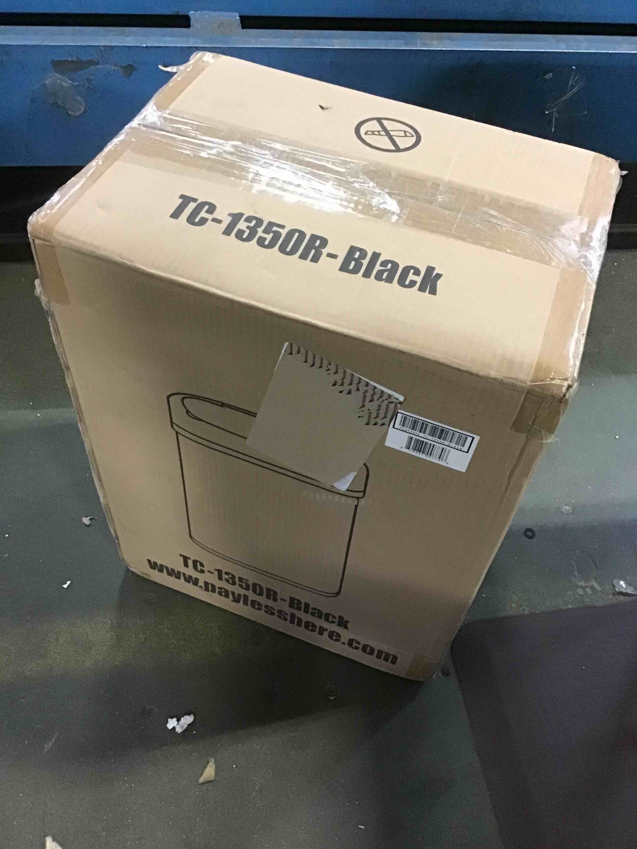 https://s3.amazonaws.com/lotting-images-prod/bidfta/BLU5560904_1697827053733.jpeg