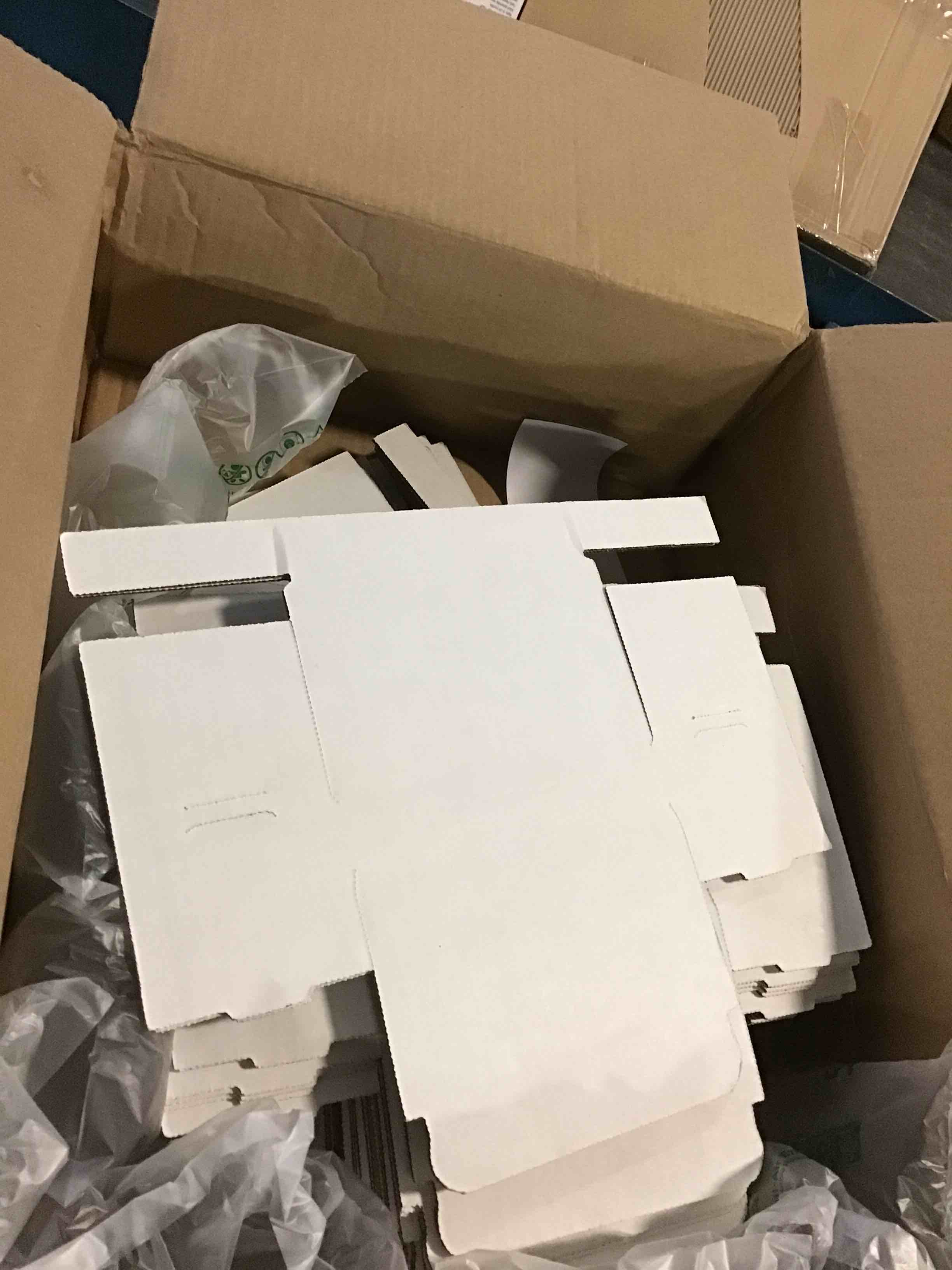 https://s3.amazonaws.com/lotting-images-prod/bidfta/BLU5560918_1697828533419.jpeg