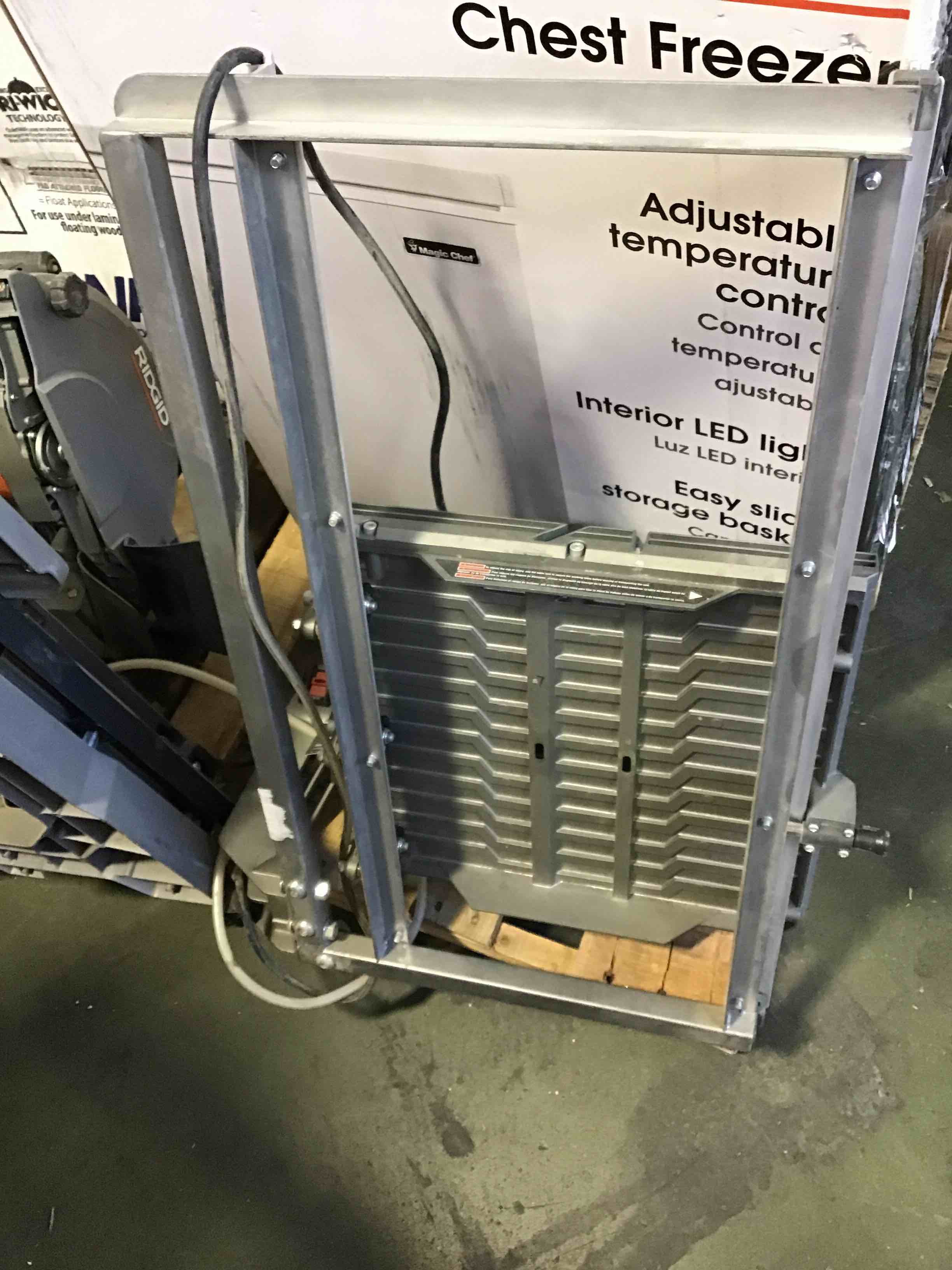 https://s3.amazonaws.com/lotting-images-prod/bidfta/BLU5561899_1698066636247.jpeg