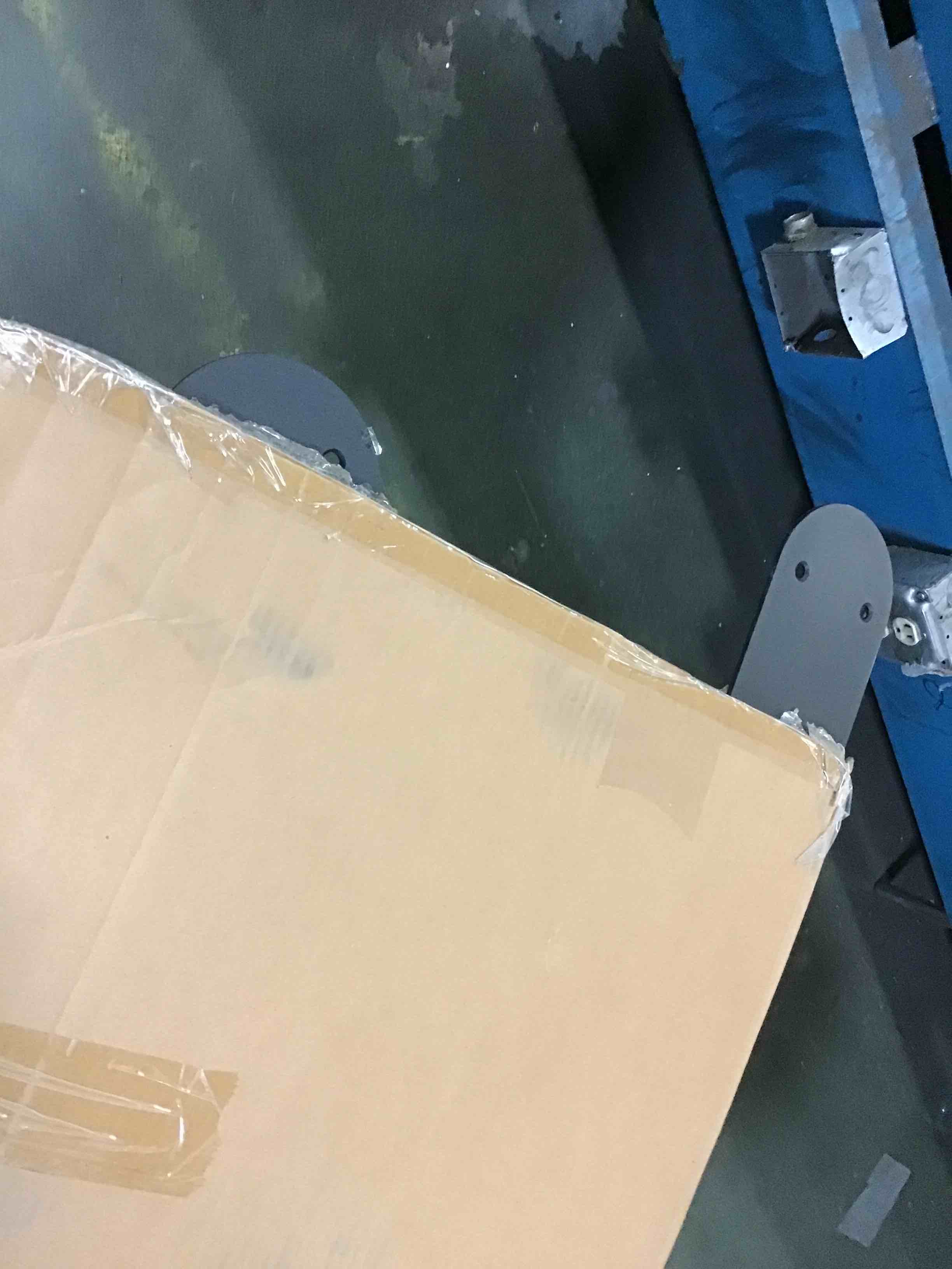 https://s3.amazonaws.com/lotting-images-prod/bidfta/BLU5562203_1698160728893.jpeg