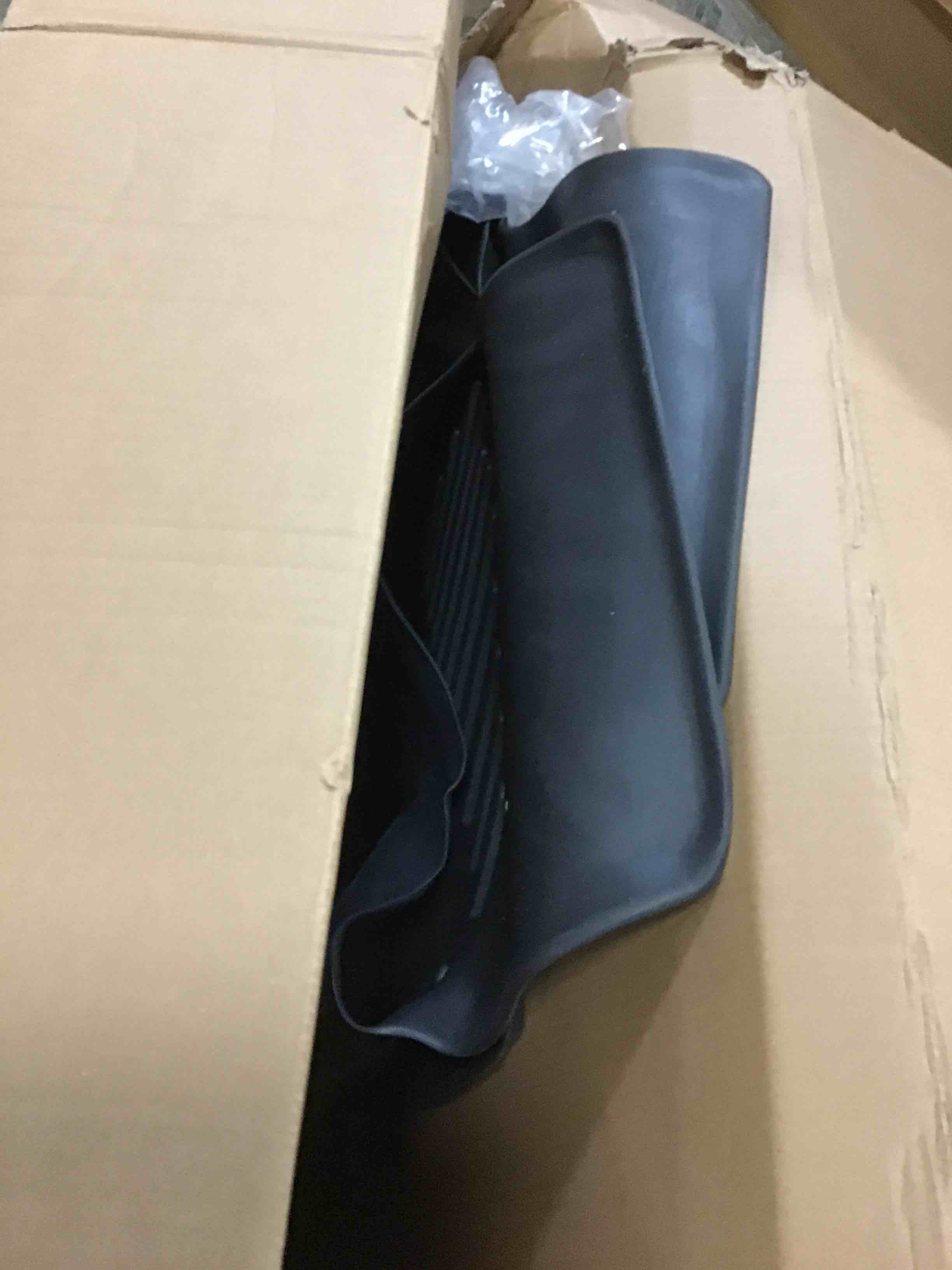 https://s3.amazonaws.com/lotting-images-prod/bidfta/BLU5562377_1698237683671.jpeg