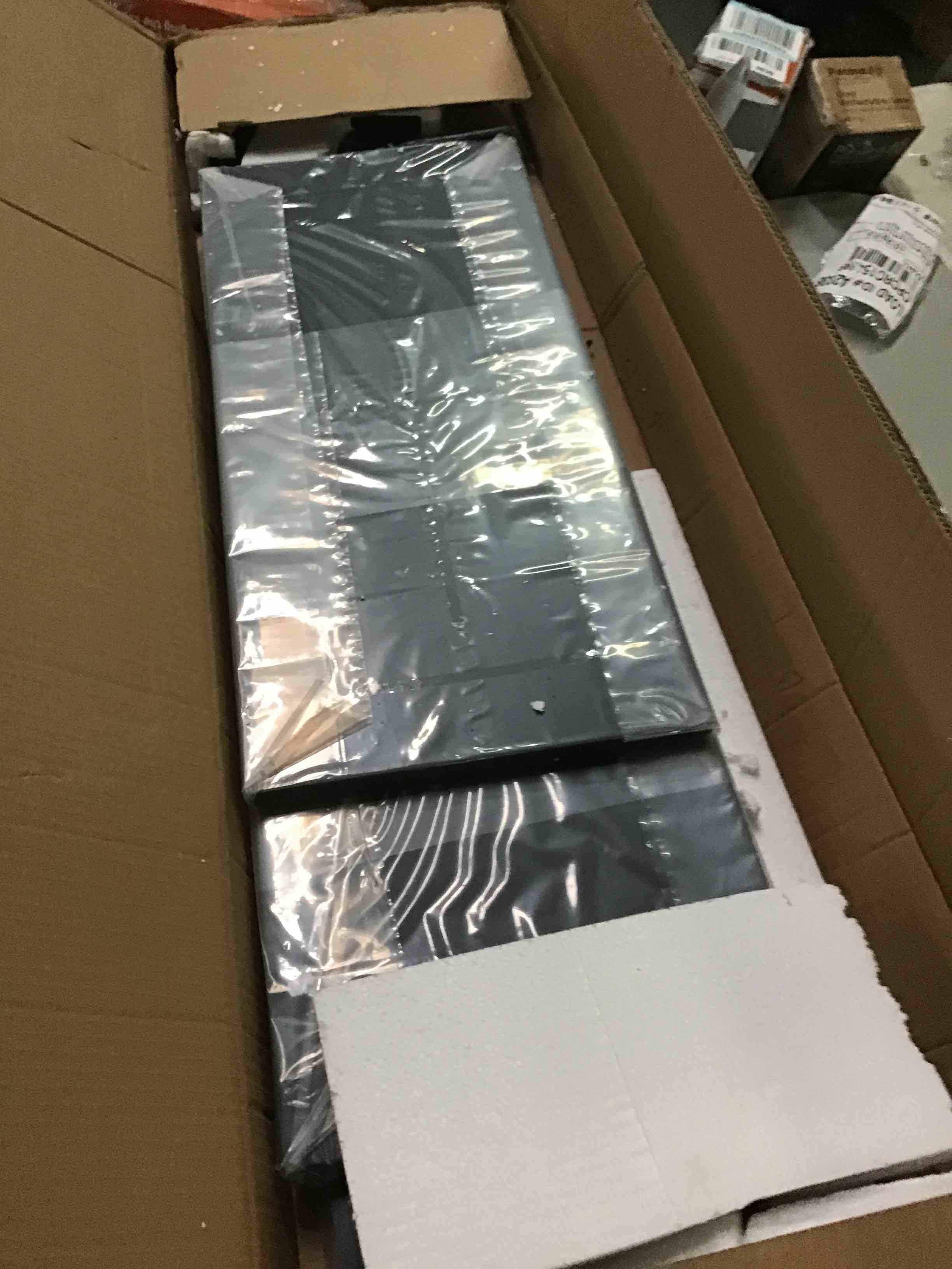 https://s3.amazonaws.com/lotting-images-prod/bidfta/BLU5562695_1699017752230.jpeg