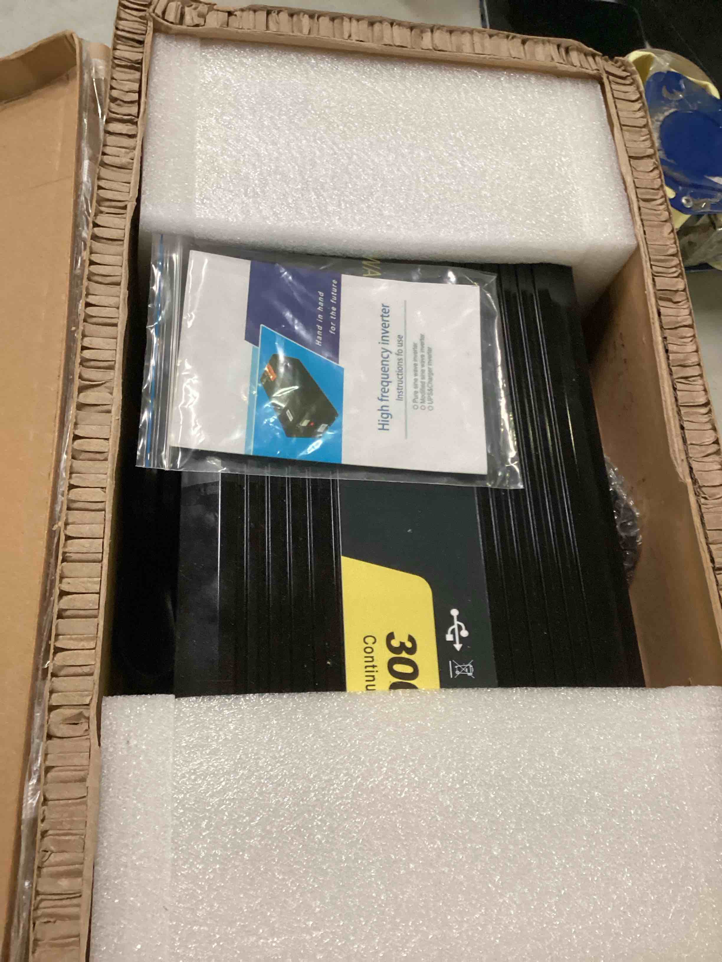 https://s3.amazonaws.com/lotting-images-prod/bidfta/BLU5562797_1699366907927.jpeg